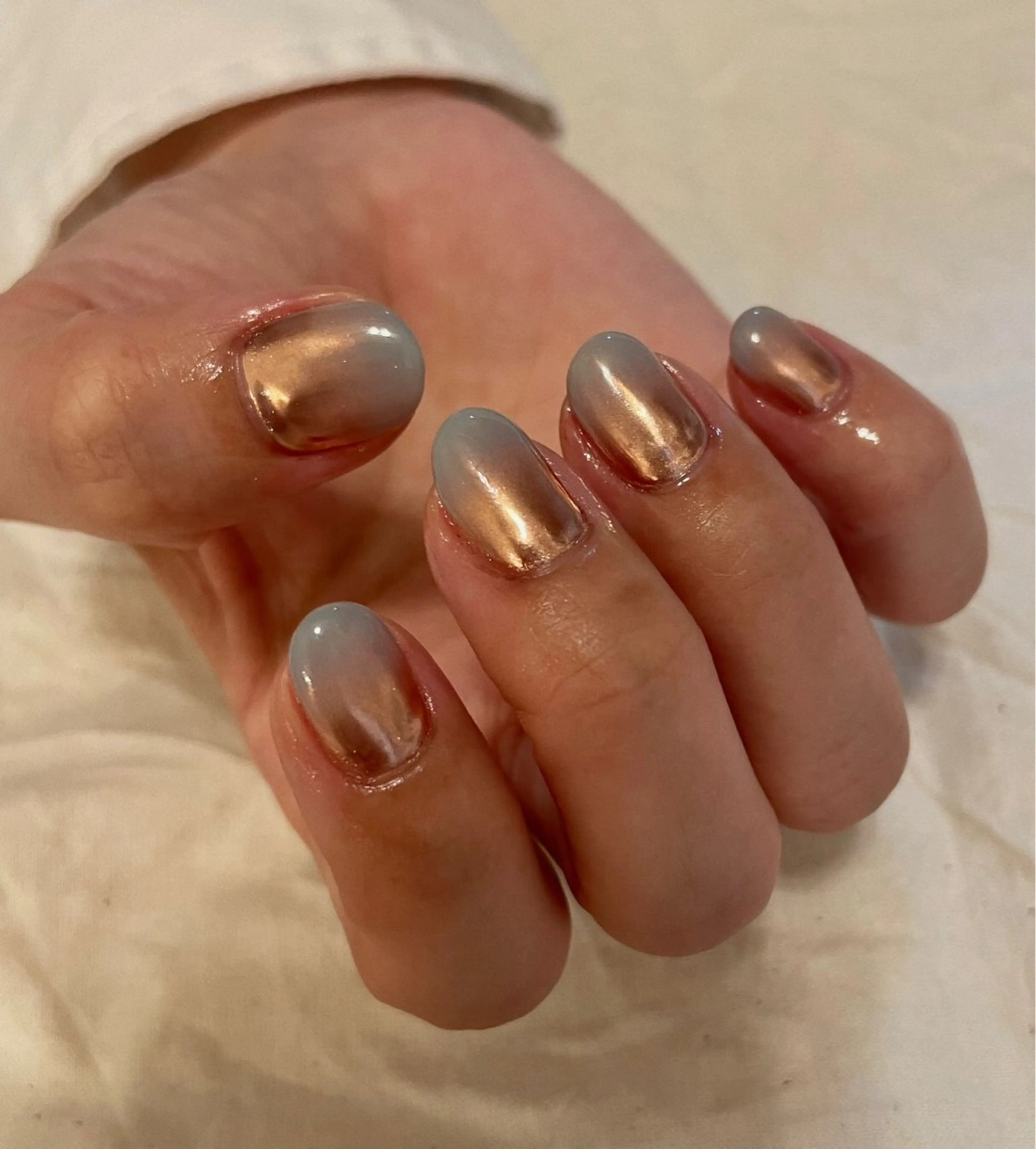 ネイル グラデーション ミラーネイル Nailsalon Olu所属・ネイリスト Nanaのネイルデザイン
