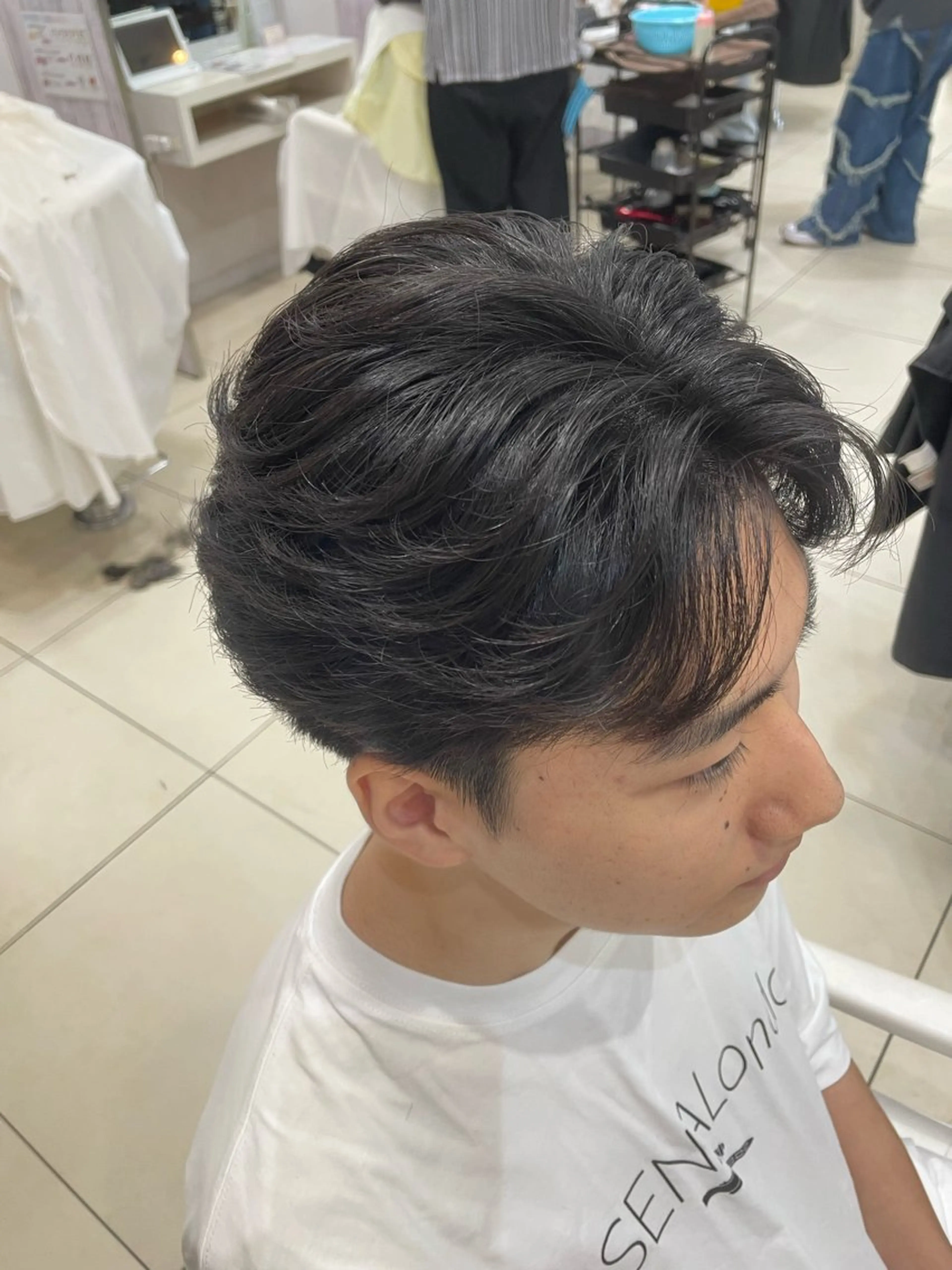 メンズ刈り上げマッシュ〘 メンズ/センターパート/マッシュ/〙の写真