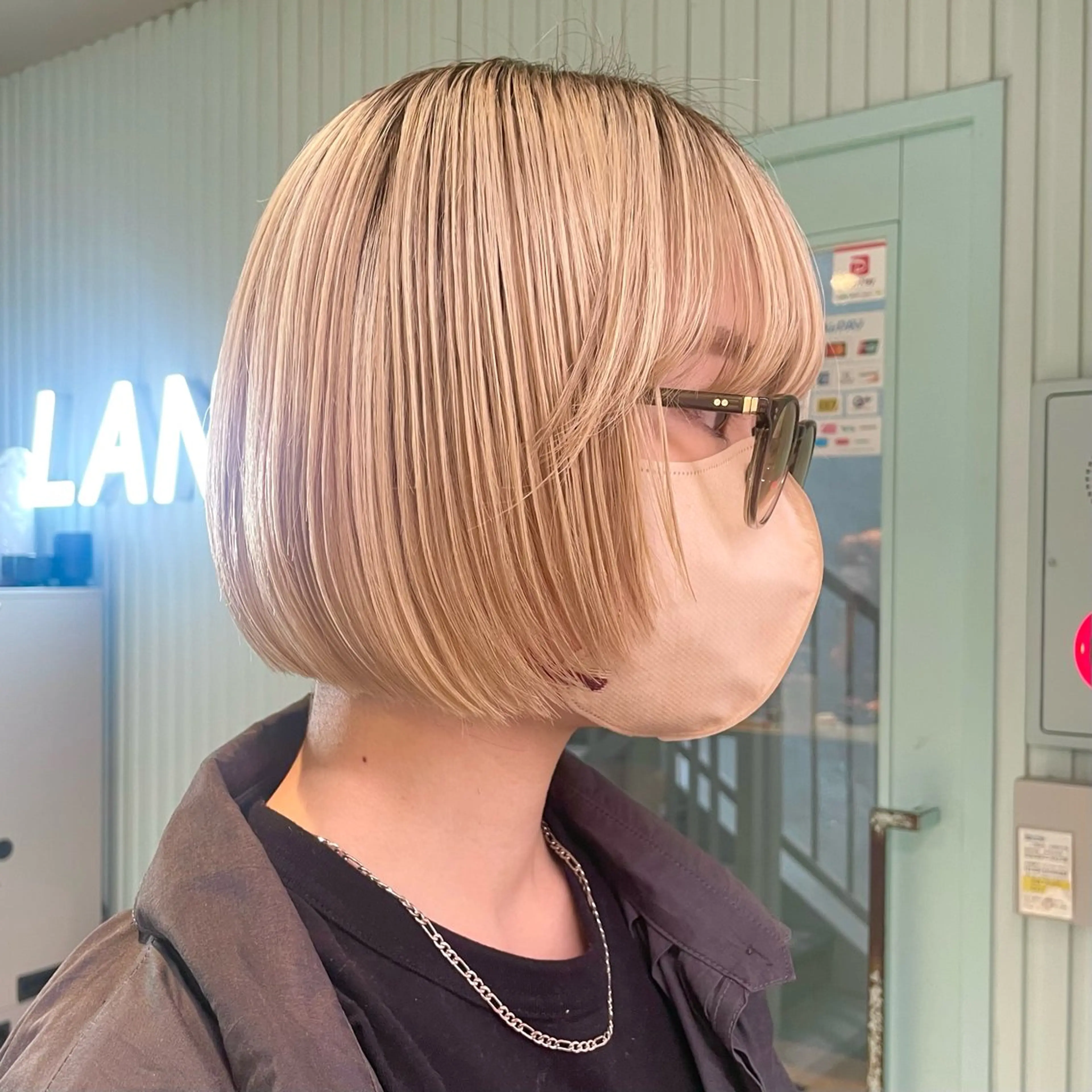 ショート カラー カット ヘアカラー トリートメント 🩵透明感カラー× 縮毛ボブ🩵ヒナノのヘアスタイル
