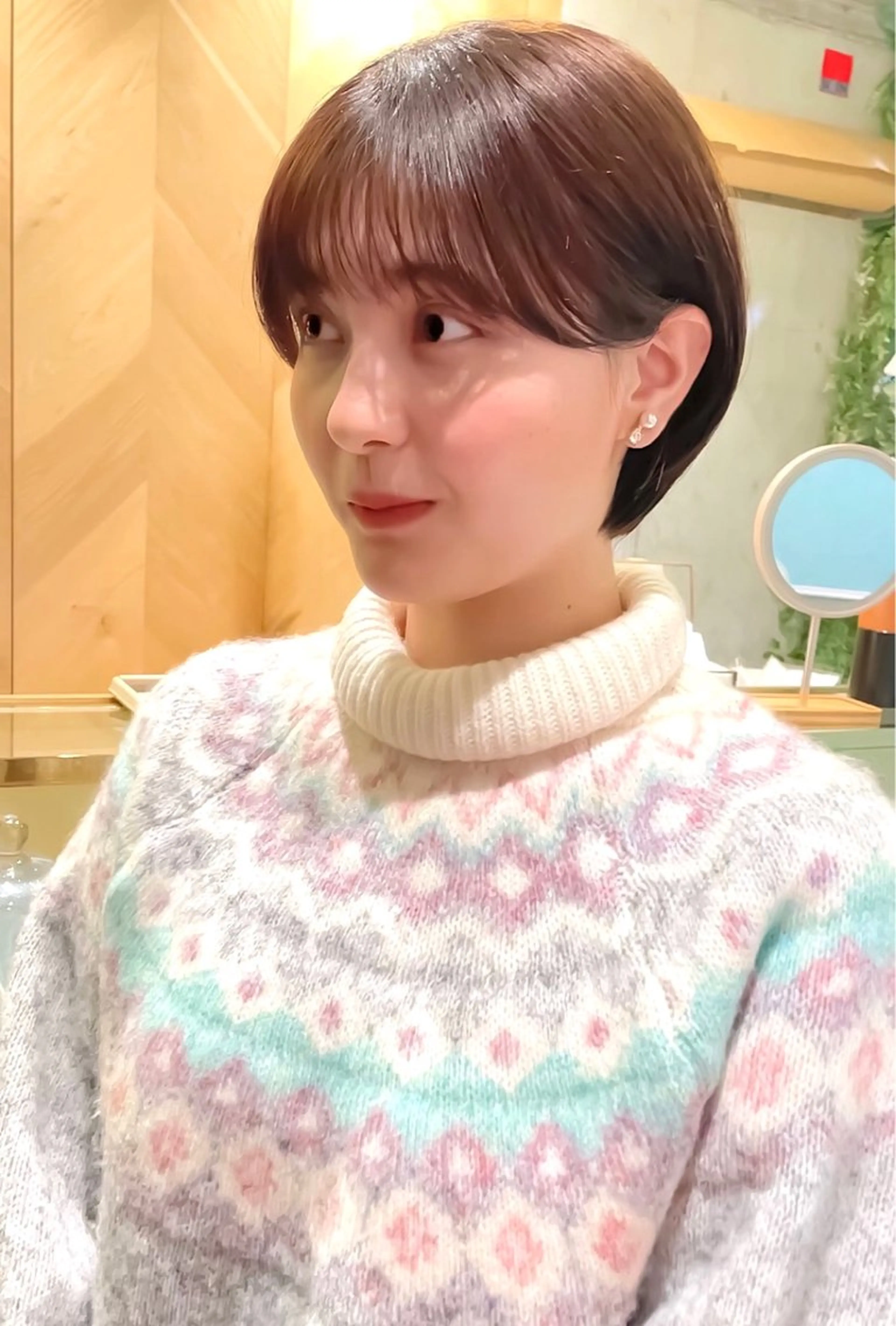 ショート カラー ショートボブ ハンサムショート 丸みショート ボブ 韓国風ヘア カット ヘアカラー トリートメント 小泉 葵のヘアスタイル