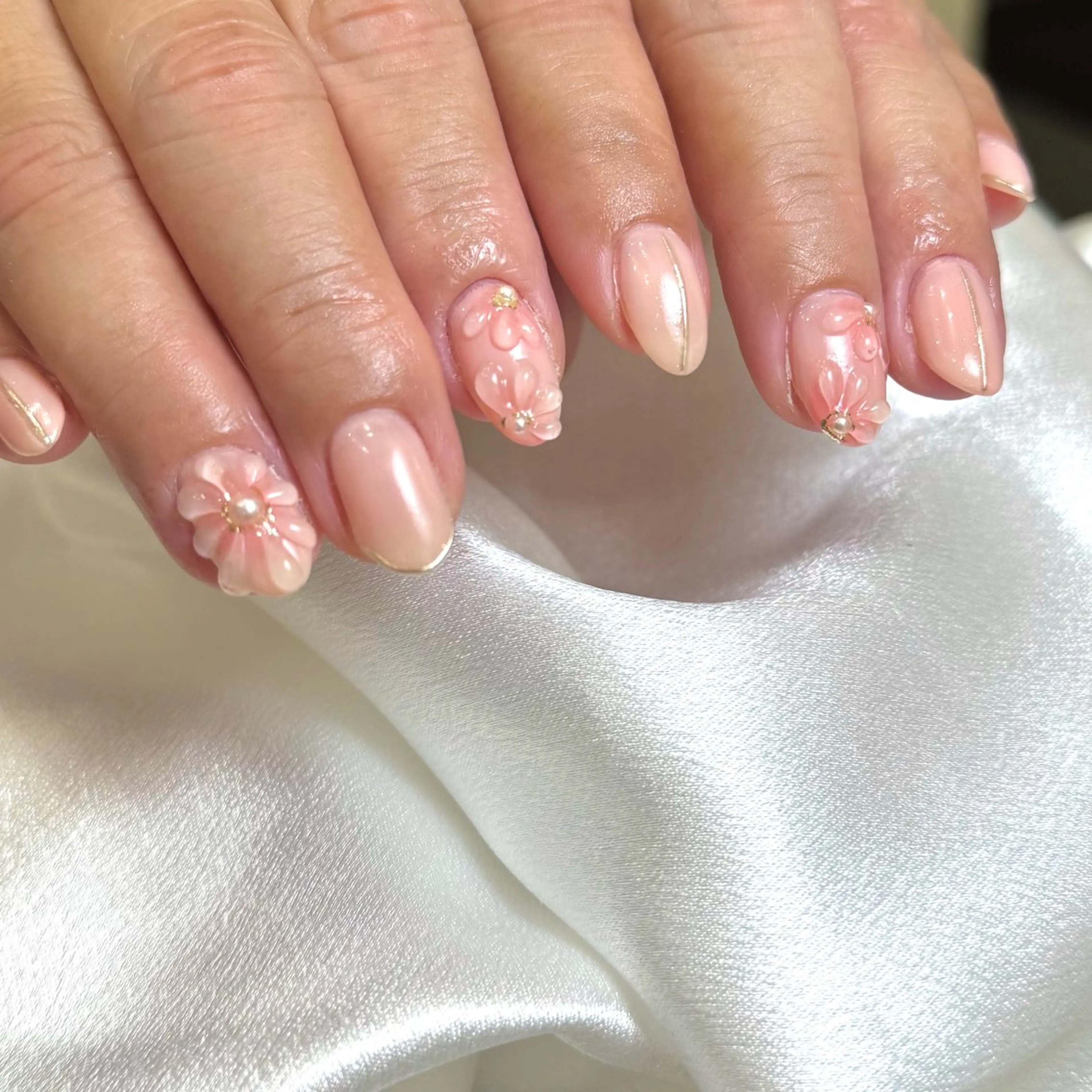ネイル フラワーネイル ガーリー ぷっくりネイル ハンドネイル nail room 5890  noaのネイルデザイン