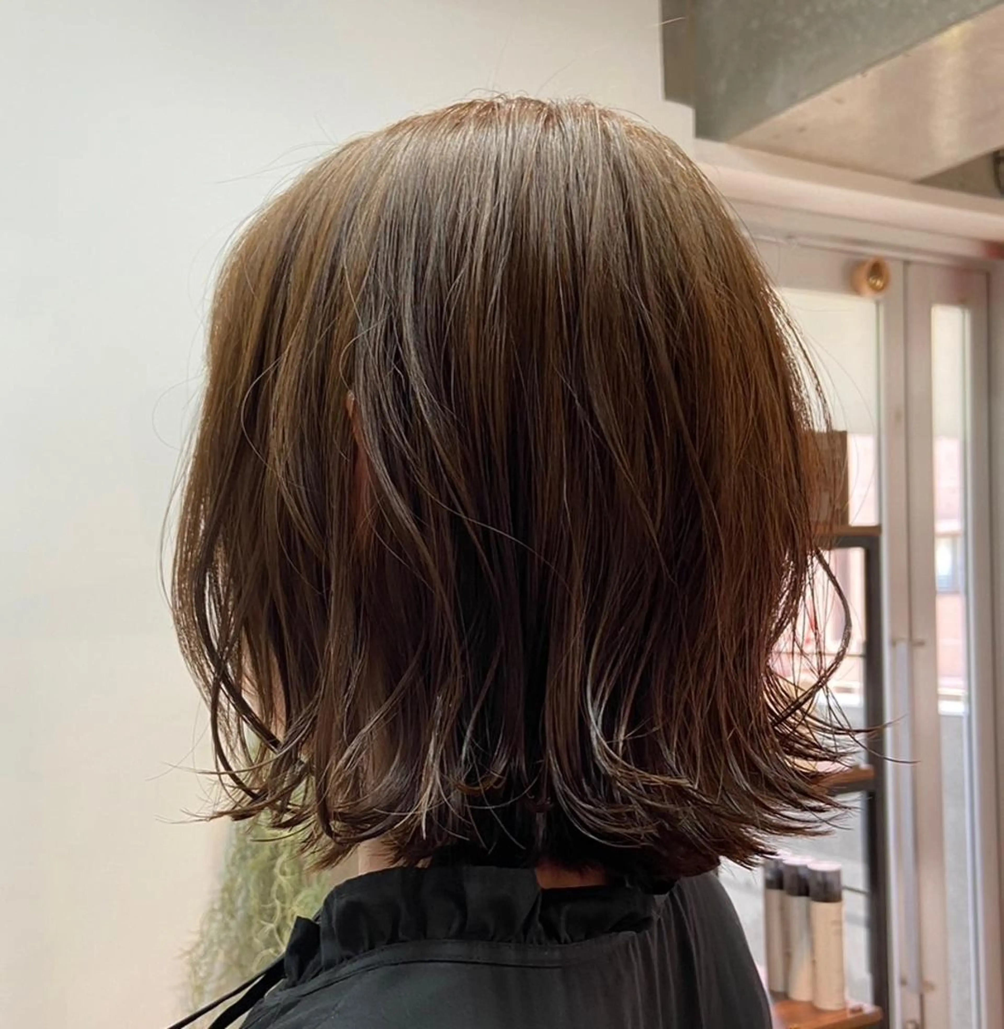ショート カラー ボブ 外ハネヘア 安岡美咲✂︎ 艶カラー/髪質改善のヘアスタイル