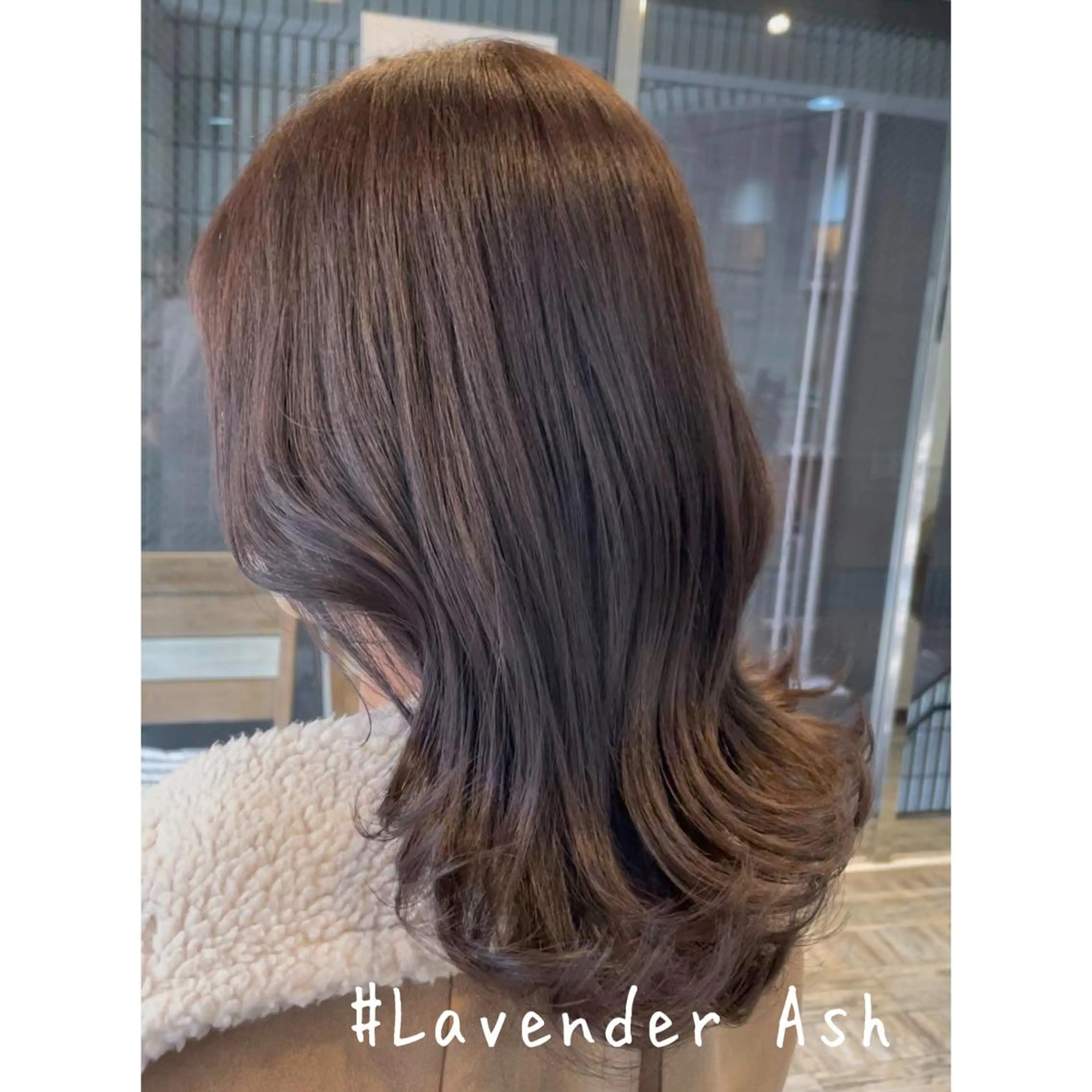 ミディアム カラー アッシュ ベージュカラー ブルーカラー ブルーグレー ブルーグレージュ ヘアカラー トリートメント 【垢抜け大人髪】 TIARA西山のヘアスタイル