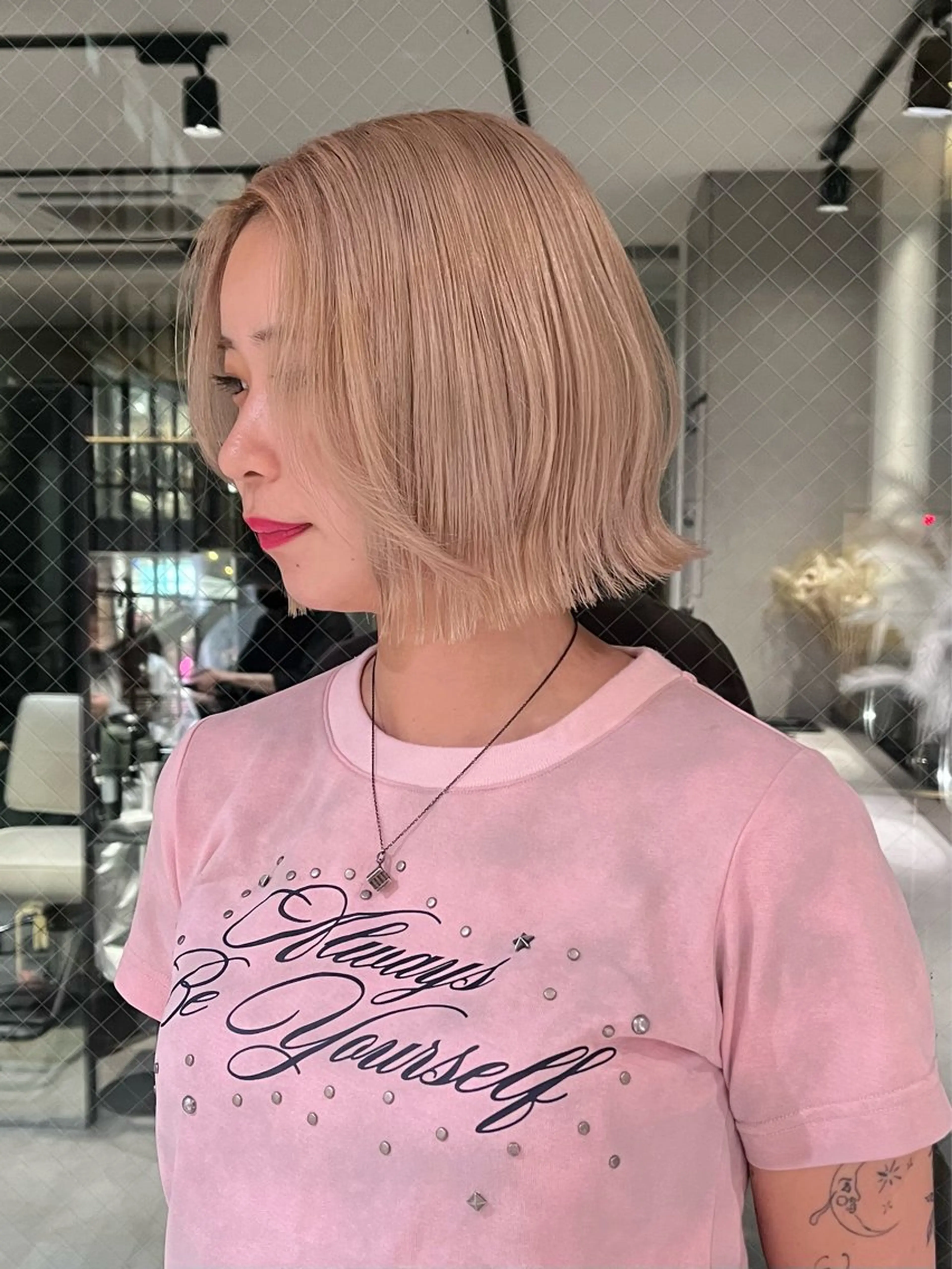 ショート カラー ヘアカラー Qin所属・ハイトーン特化 🌟  ミキのヘアスタイル