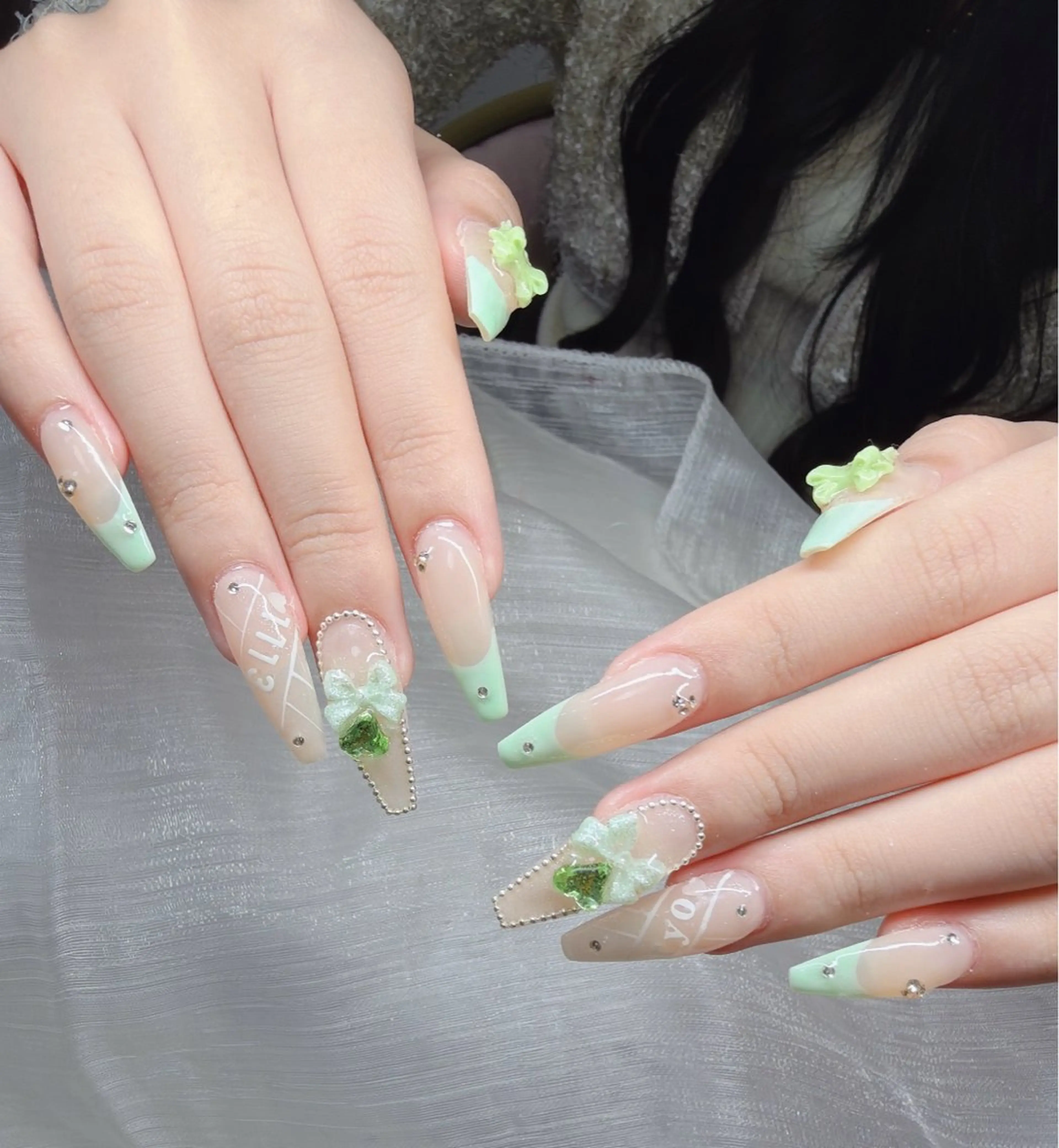 ネイル 長さ出し グラデーション 卒業式 キラキラネイル マグネットネイル ハンドネイル Lee Nailsのネイルデザイン