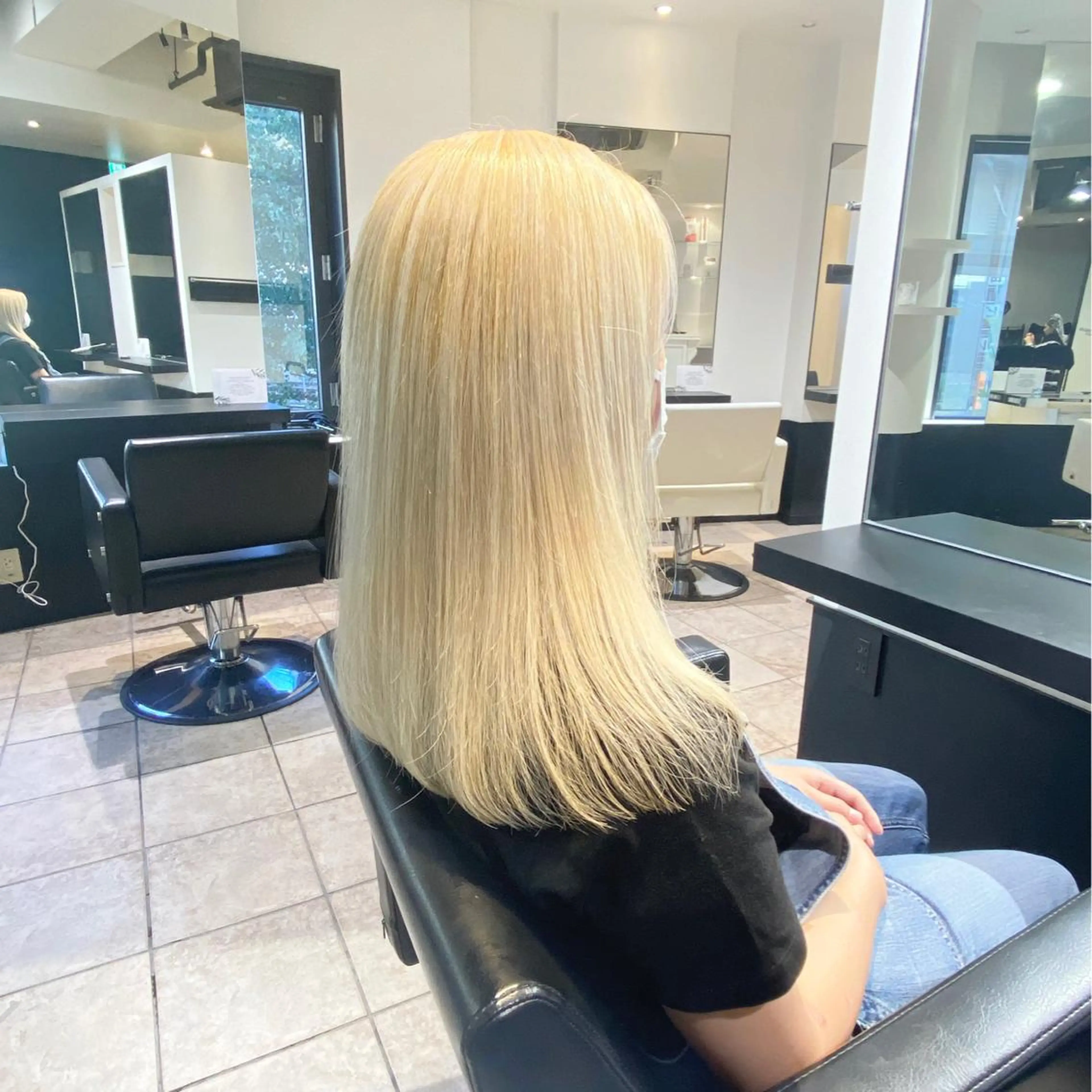 セミロング カラー ブリーチ ハイトーンカラー Yu シールエクステのヘアスタイル