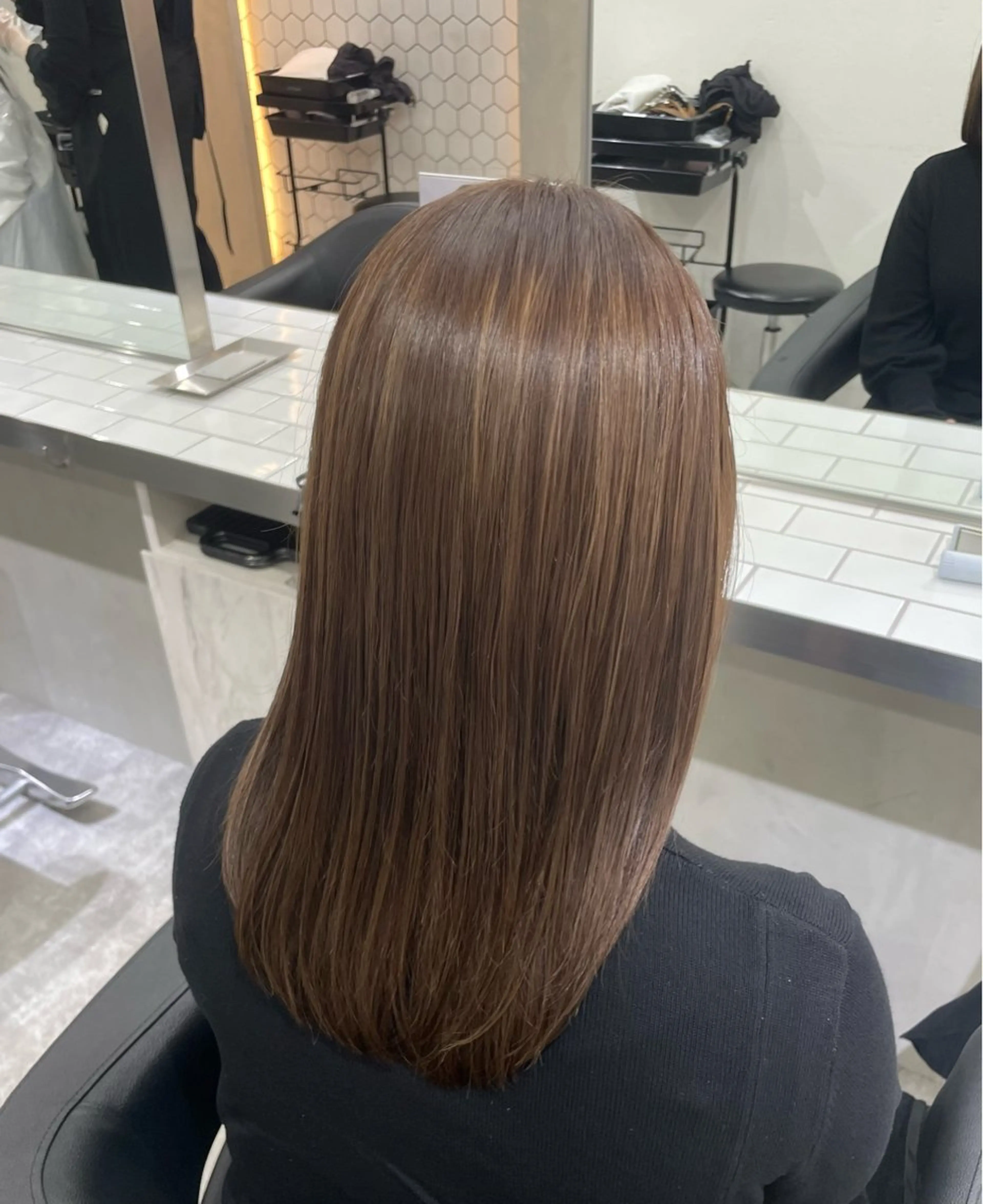 セミロング カラー、スパニスト 藤原凜香のヘアスタイル