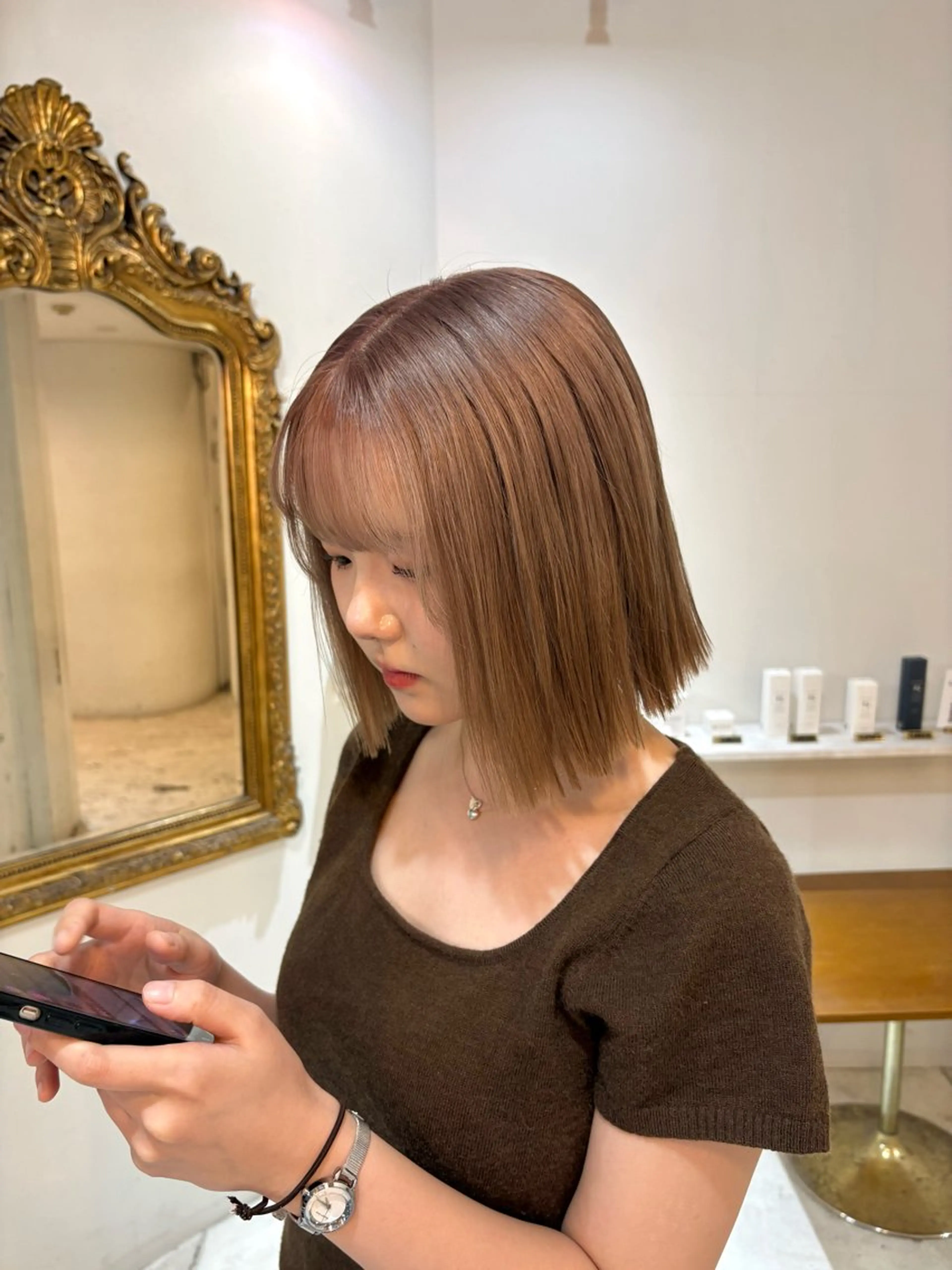 ショート ヘアカラー 🩶ハイトーン🖤 URARAのヘアスタイル