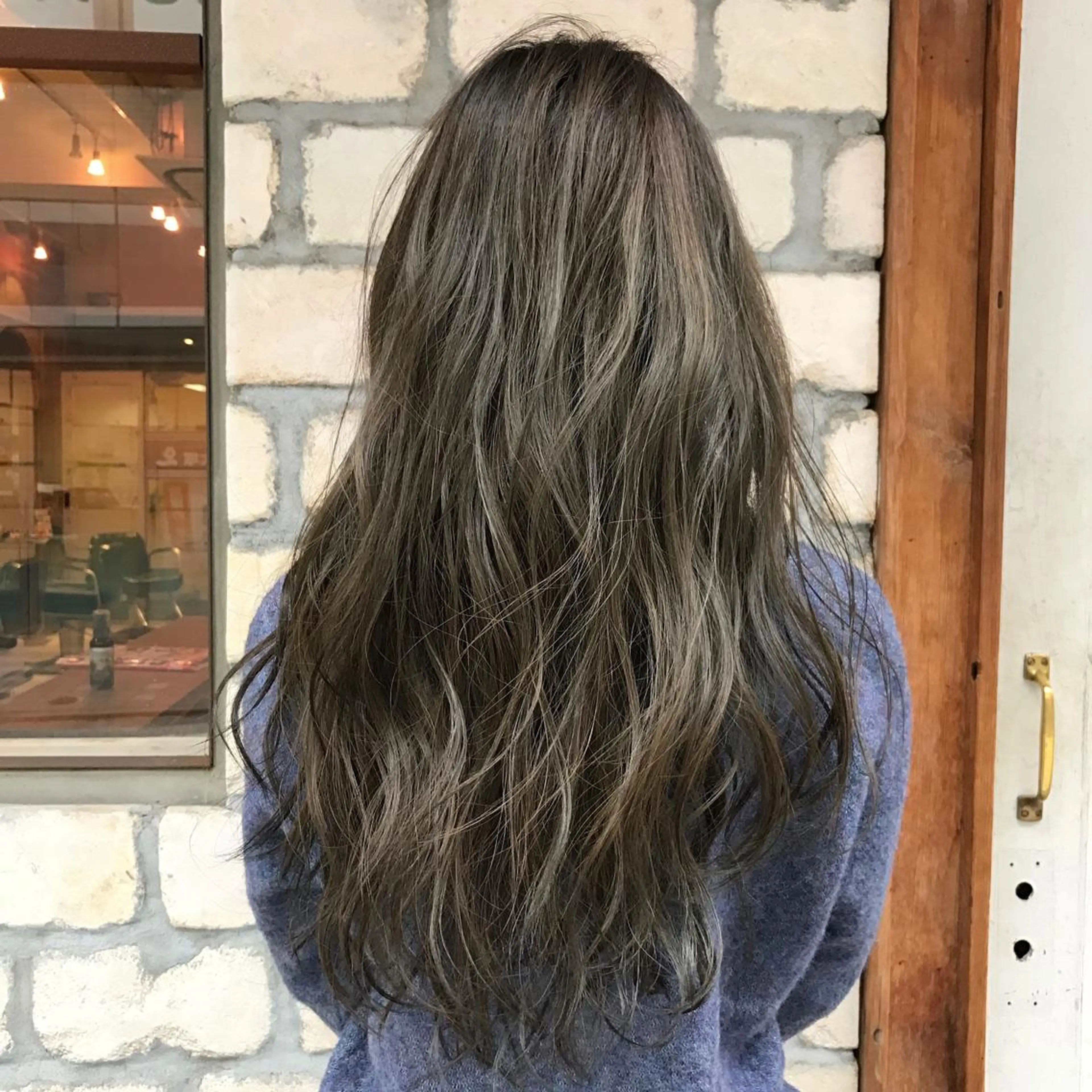 ロング カラー アッシュ アッシュグレー ブリーチ emme エミィ/立川のヘアスタイル