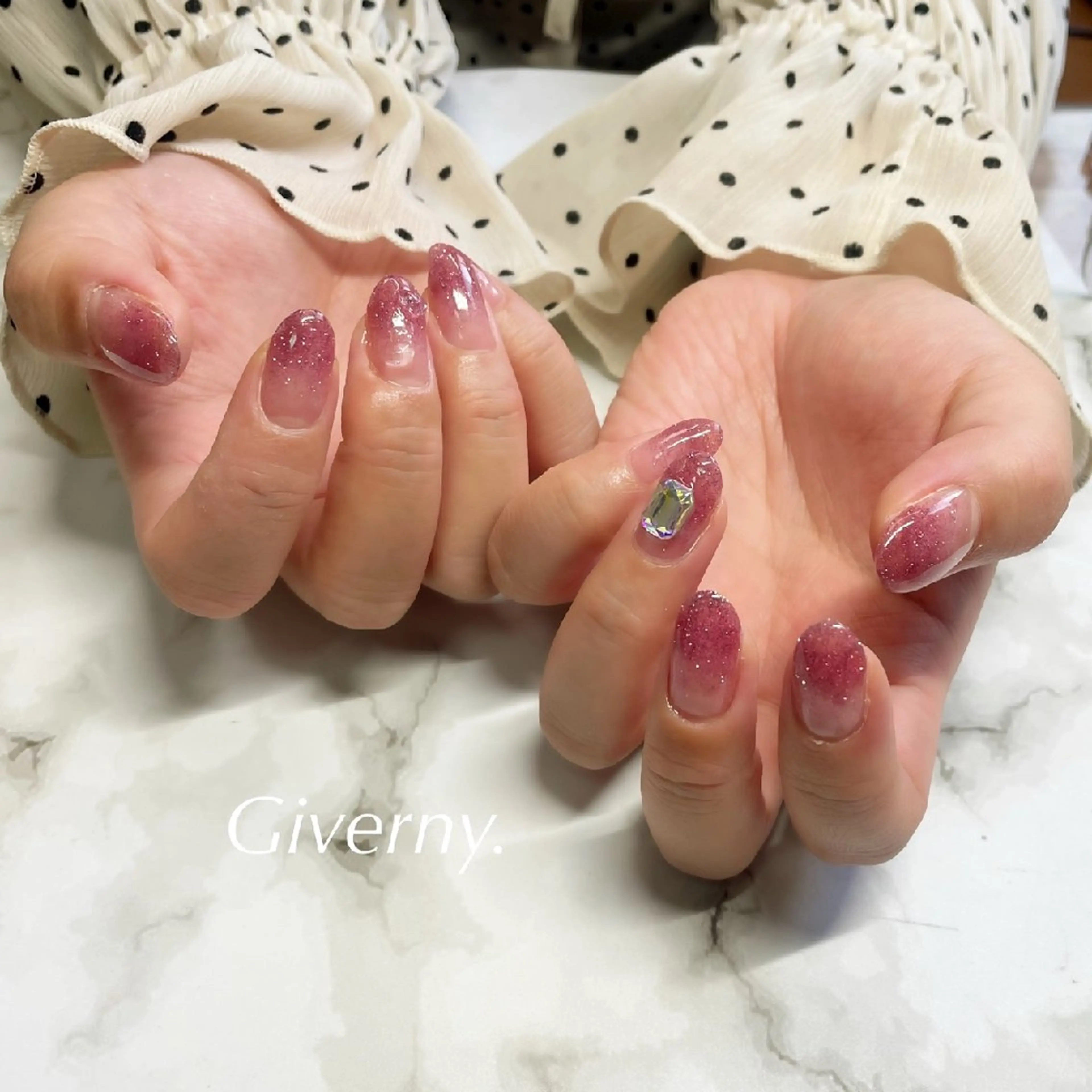 ネイル フラッシュネイル グラデーション ラメ(グリッター) ラメグラデーション 春ネイル ハンドネイル Giverny .のネイルデザイン
