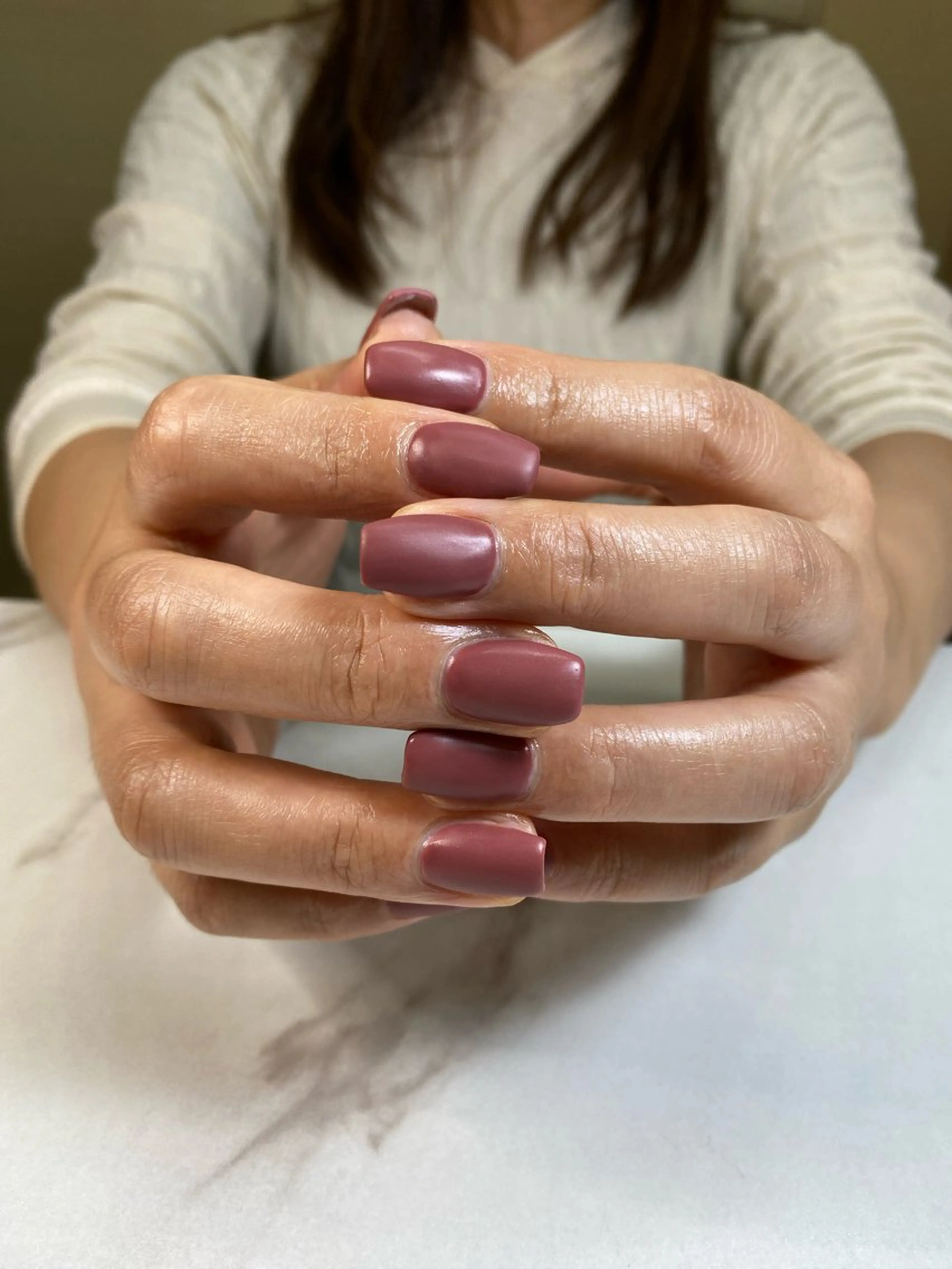 ネイル ボルドー マットネイル オフィスネイル ワンカラーネイル 赤色 ハンドネイル iro +のネイルデザイン