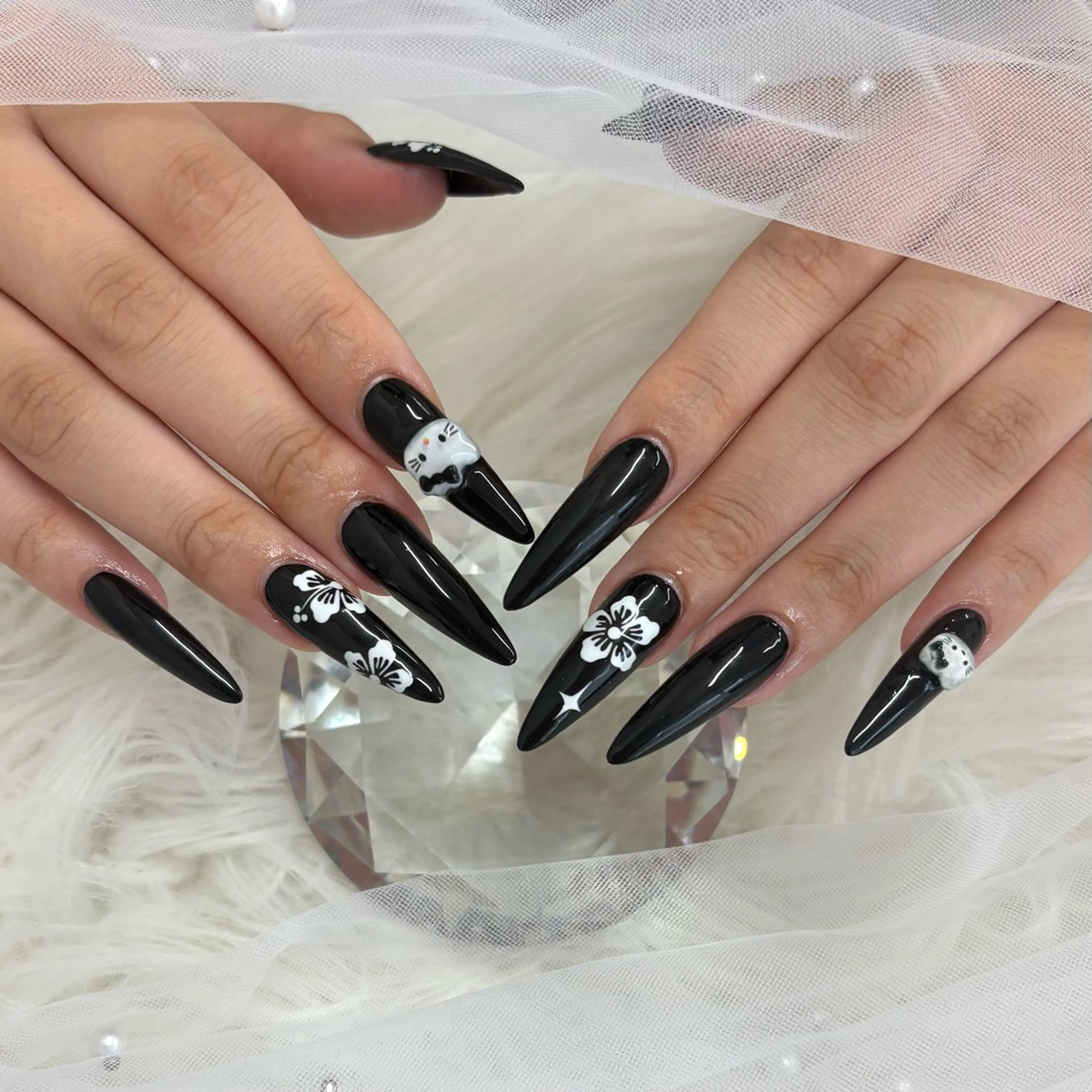 ネイル ホワイト NAILSALON LUNON 獨協大学前駅店所属・LUNON 獨協大学前駅店のネイルデザイン