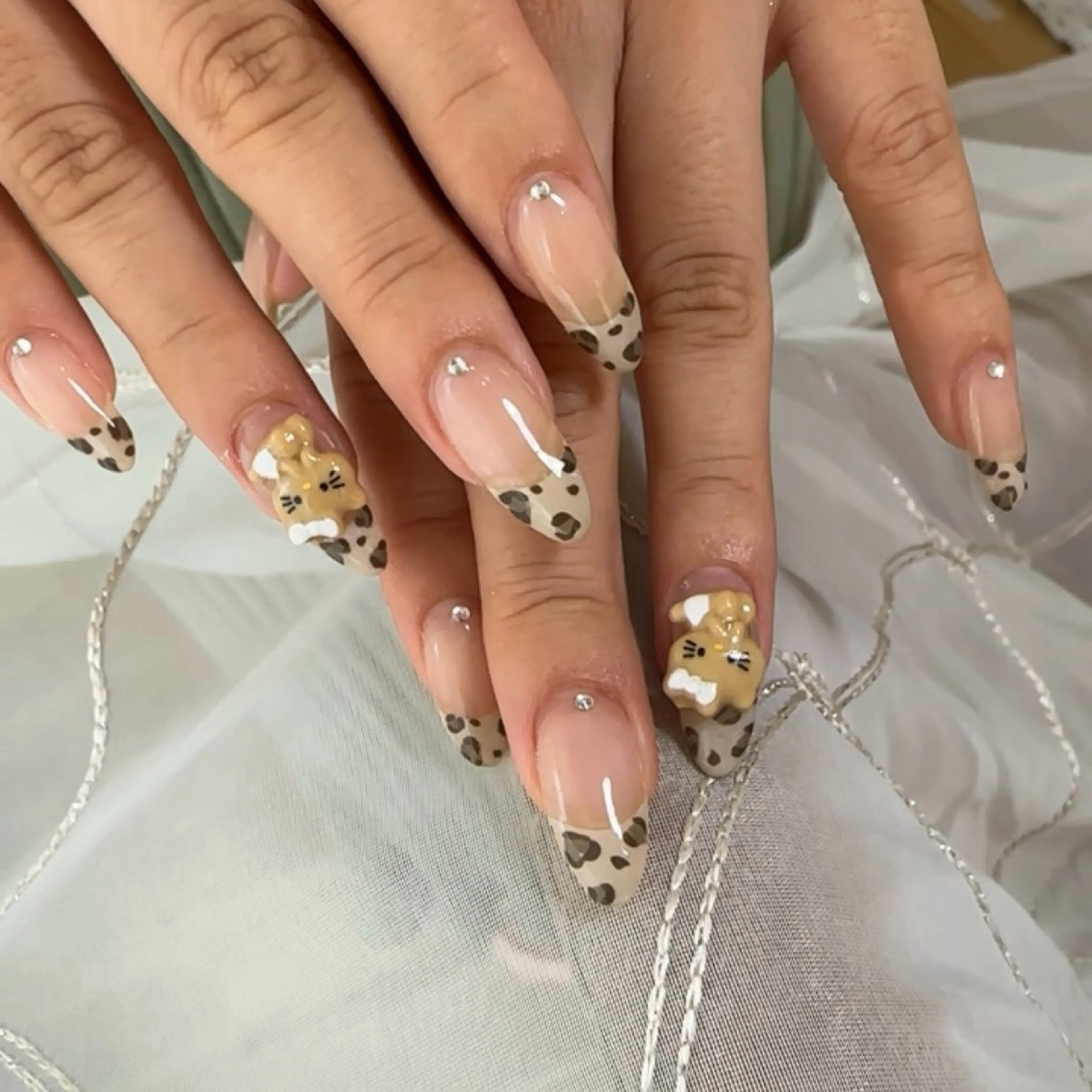 ネイル アニマル柄 フレンチネイル ハンドネイル private nailsalonのネイルデザイン