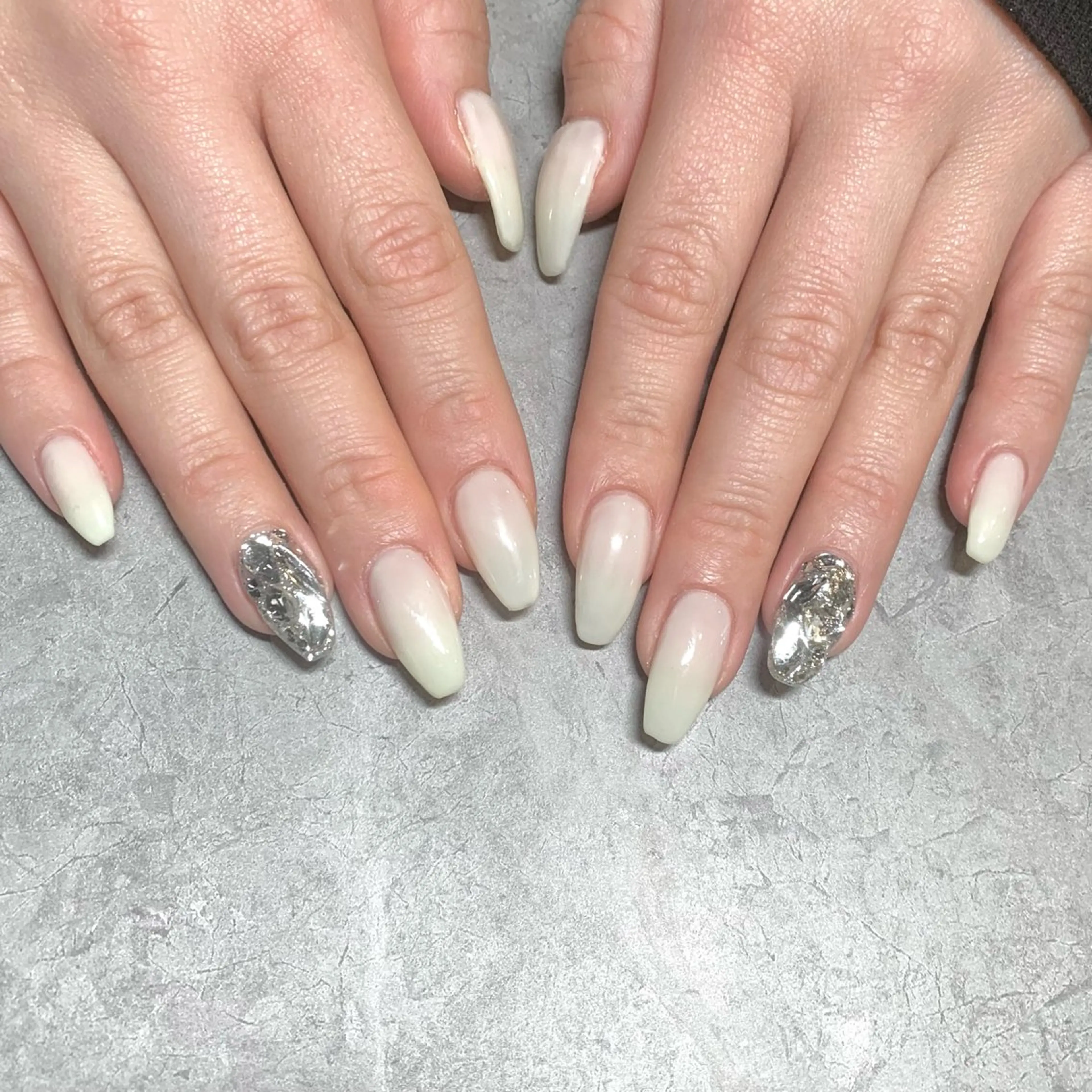 ネイル キラキラネイル 韓国ネイル シンプルネイル ワンホンネイル ハンドネイル Nail Salon Lillion【リリオン】所属・lillion karenのネイルデザイン