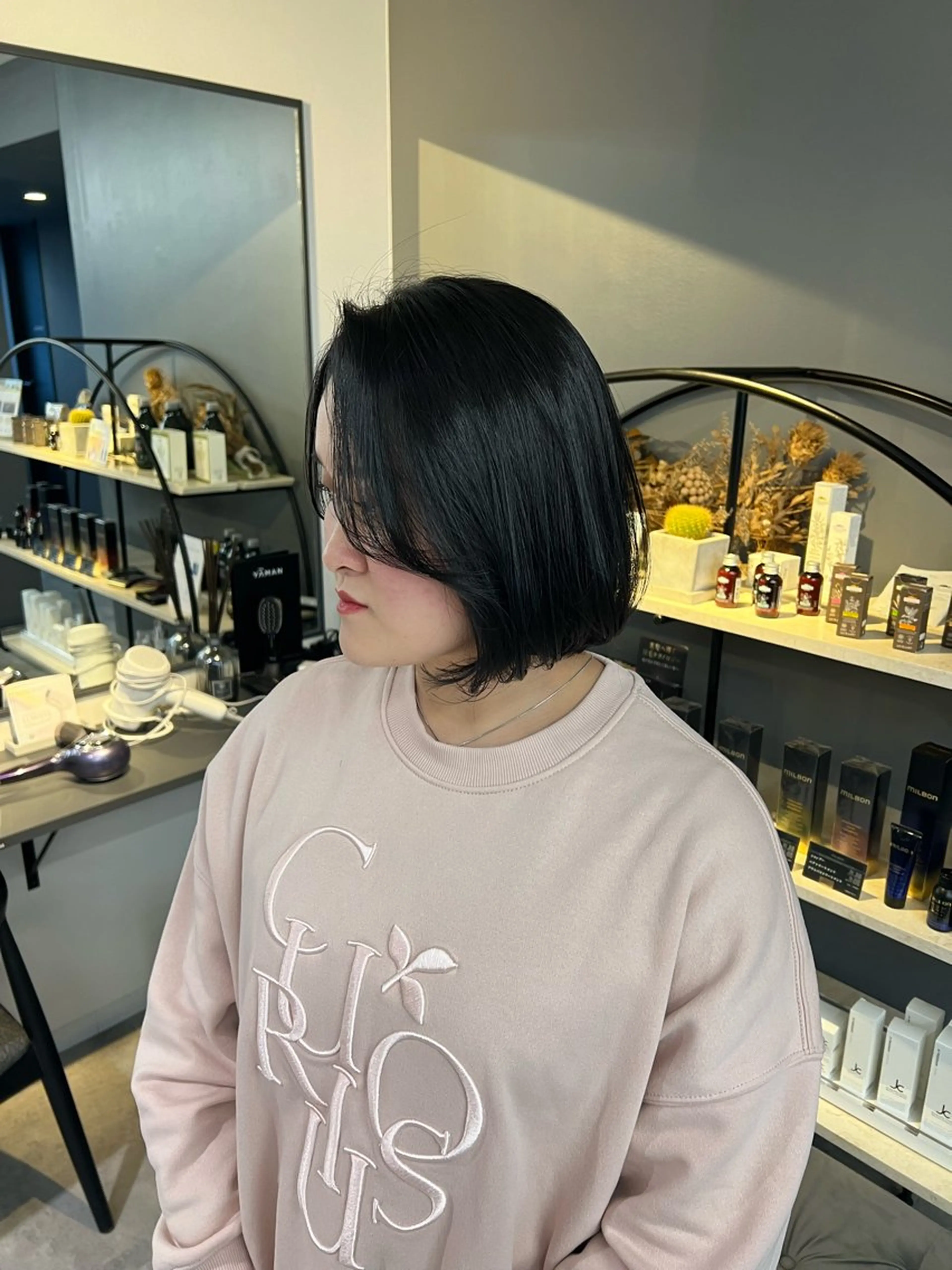 ショート ボブ 顔周りカット レイヤーカット 重里 瑠花のヘアスタイル