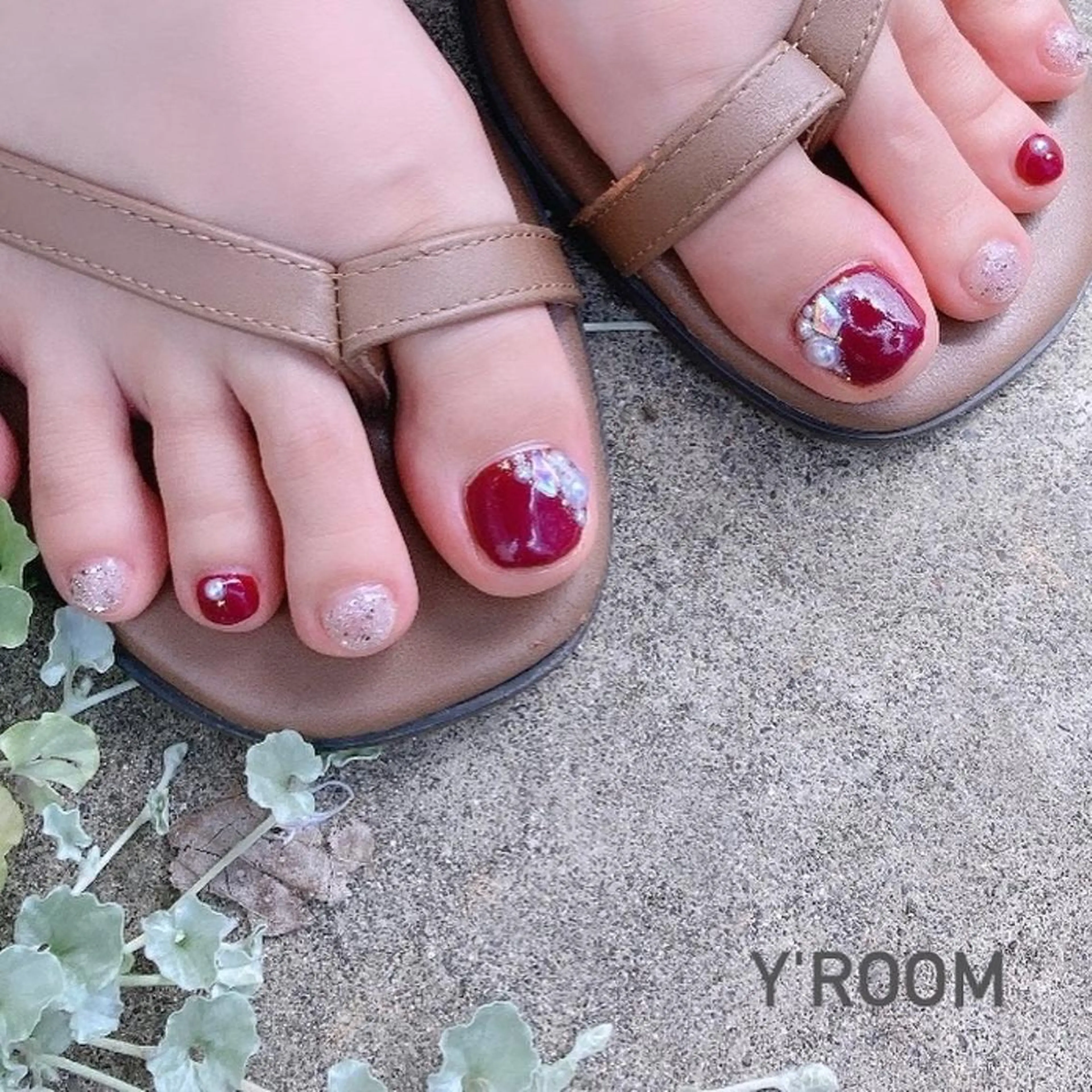 ネイル オーロラネイル ボルドー フラッシュネイル フットネイル ジェルネイル YUKA （ネイリスト）のネイルデザイン