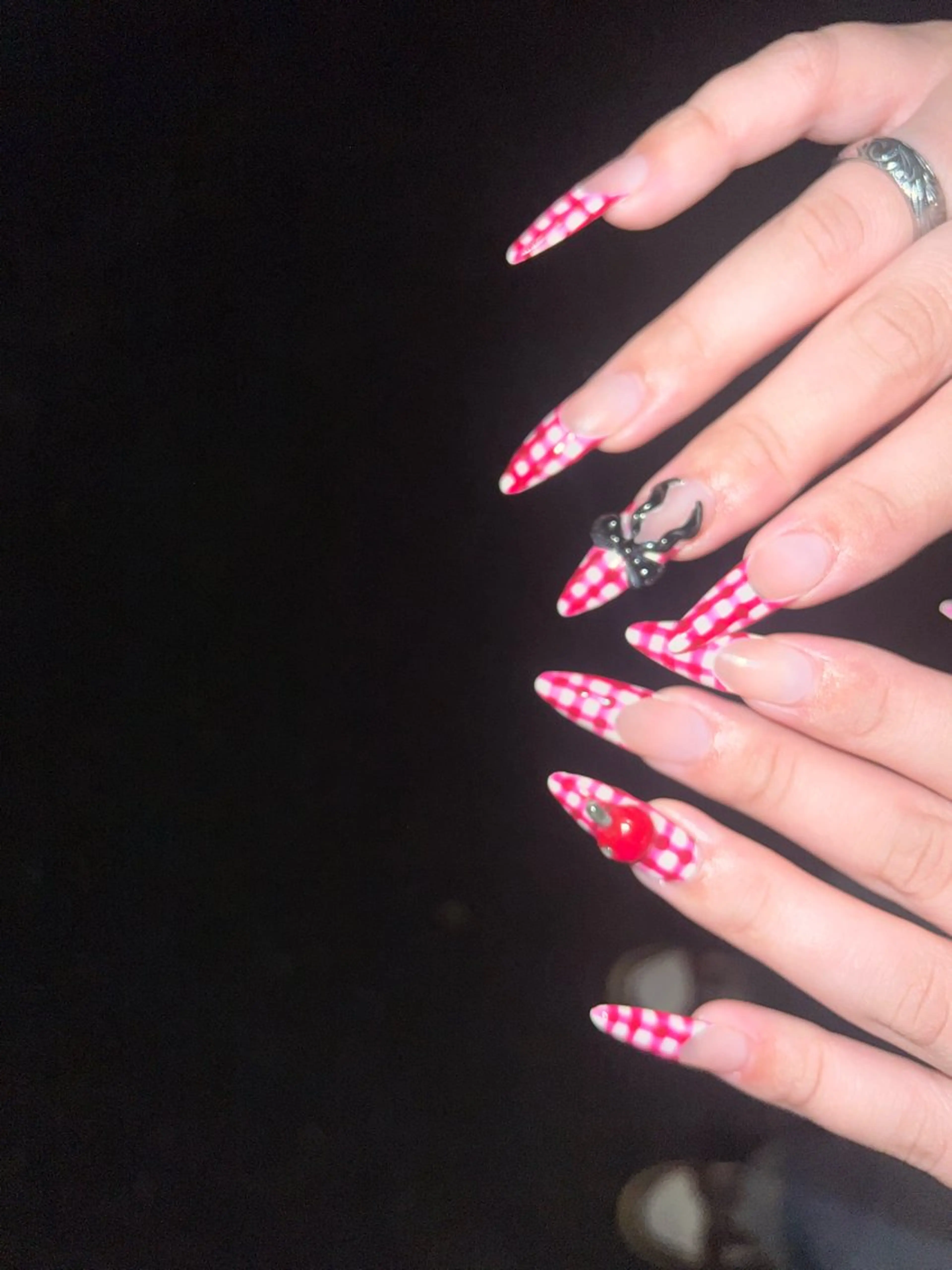 ネイル アートネイル フレンチネイル 赤色 リボン ハンドネイル フットネイル butterflower所属・藤井 里世のネイルデザイン