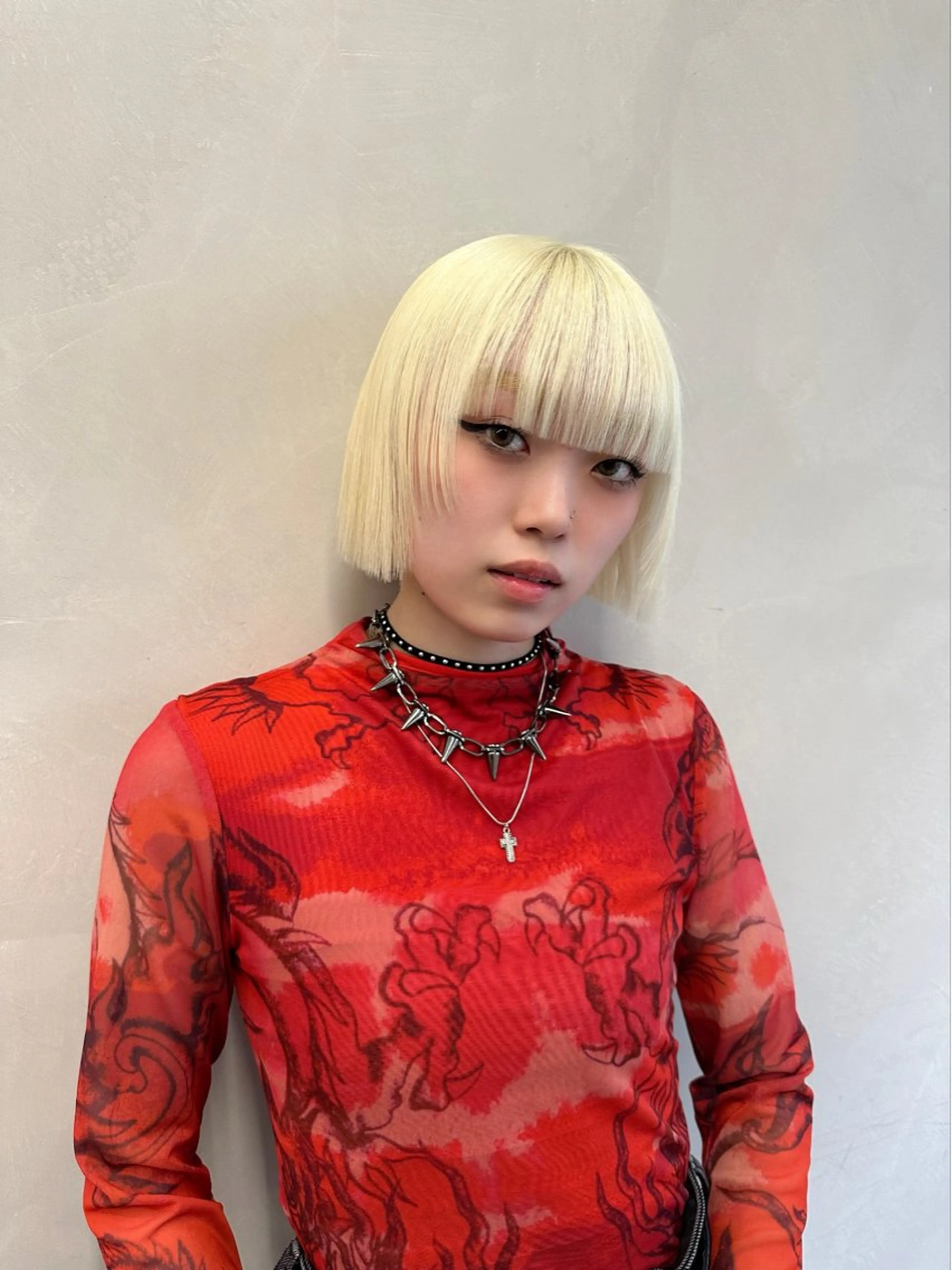 ショート カラー 切りっぱなしボブ ブロンド ボブ SALOWIN  梅田茶屋町店所属・梅田/ベージュカラー /ブリーチカラーのヘアスタイル