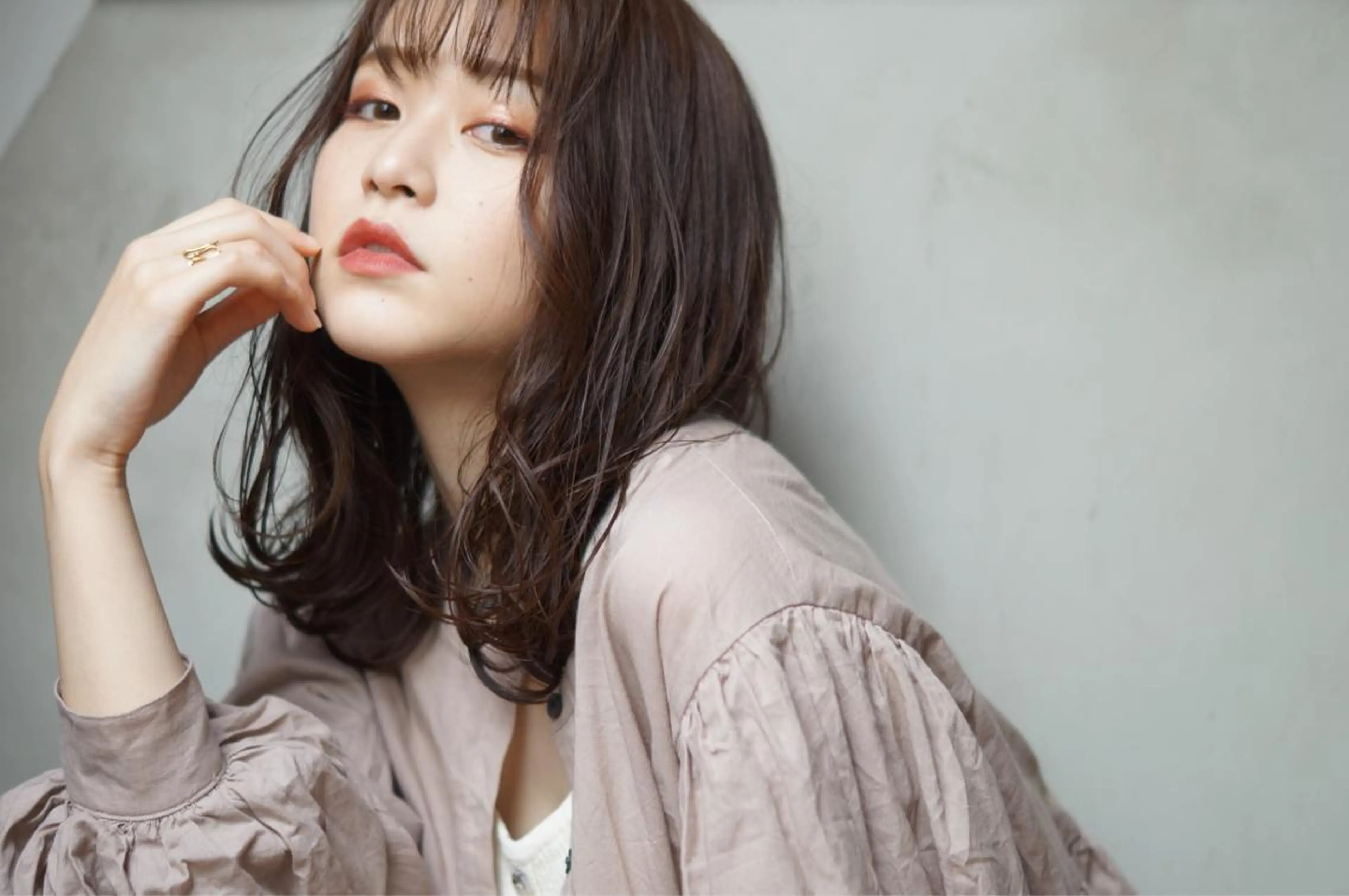 ミディアム くびれヘア ウルフカット カット ヘアカラー トリートメント hoNua. 栄/透明感カラーのヘアスタイル