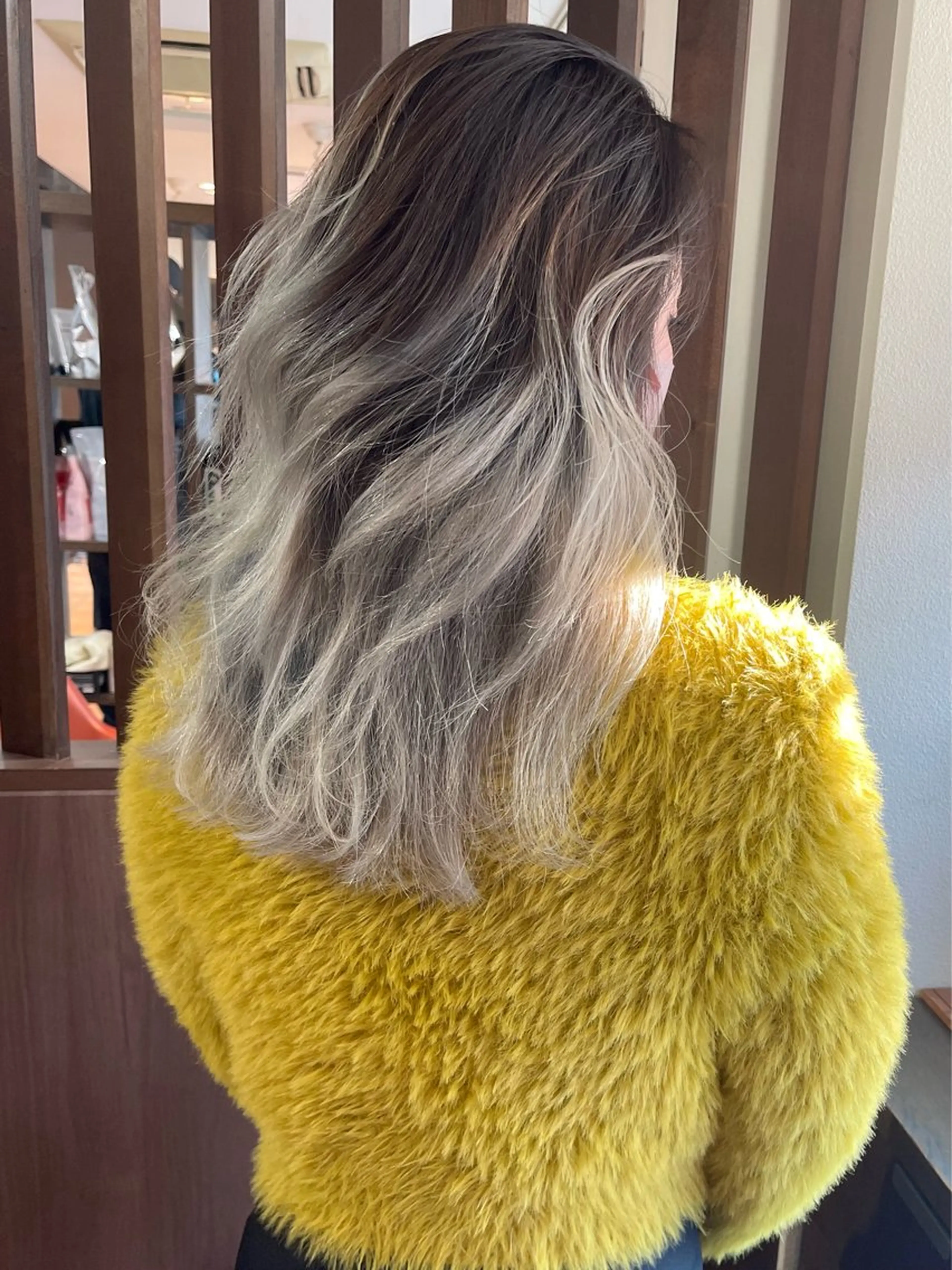 セミロング カラー 黒髪 カット ヘアカラー トリートメント 髪質改善ｶﾗｰ ｹｱﾌﾞﾘｰﾁ/ﾀﾑのヘアスタイル