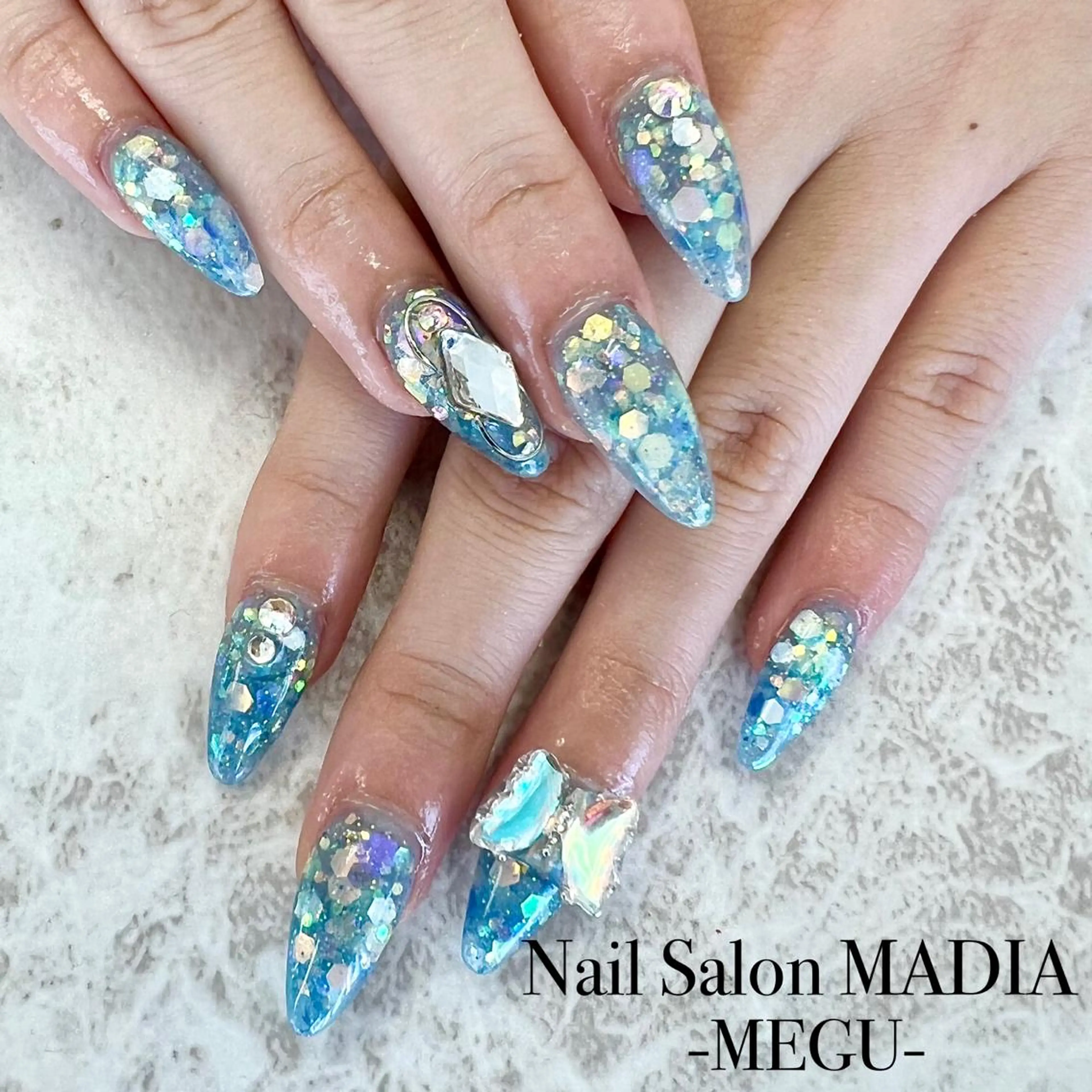 ネイル MADIA藤沢所属・MADIA MEGUのネイルデザイン