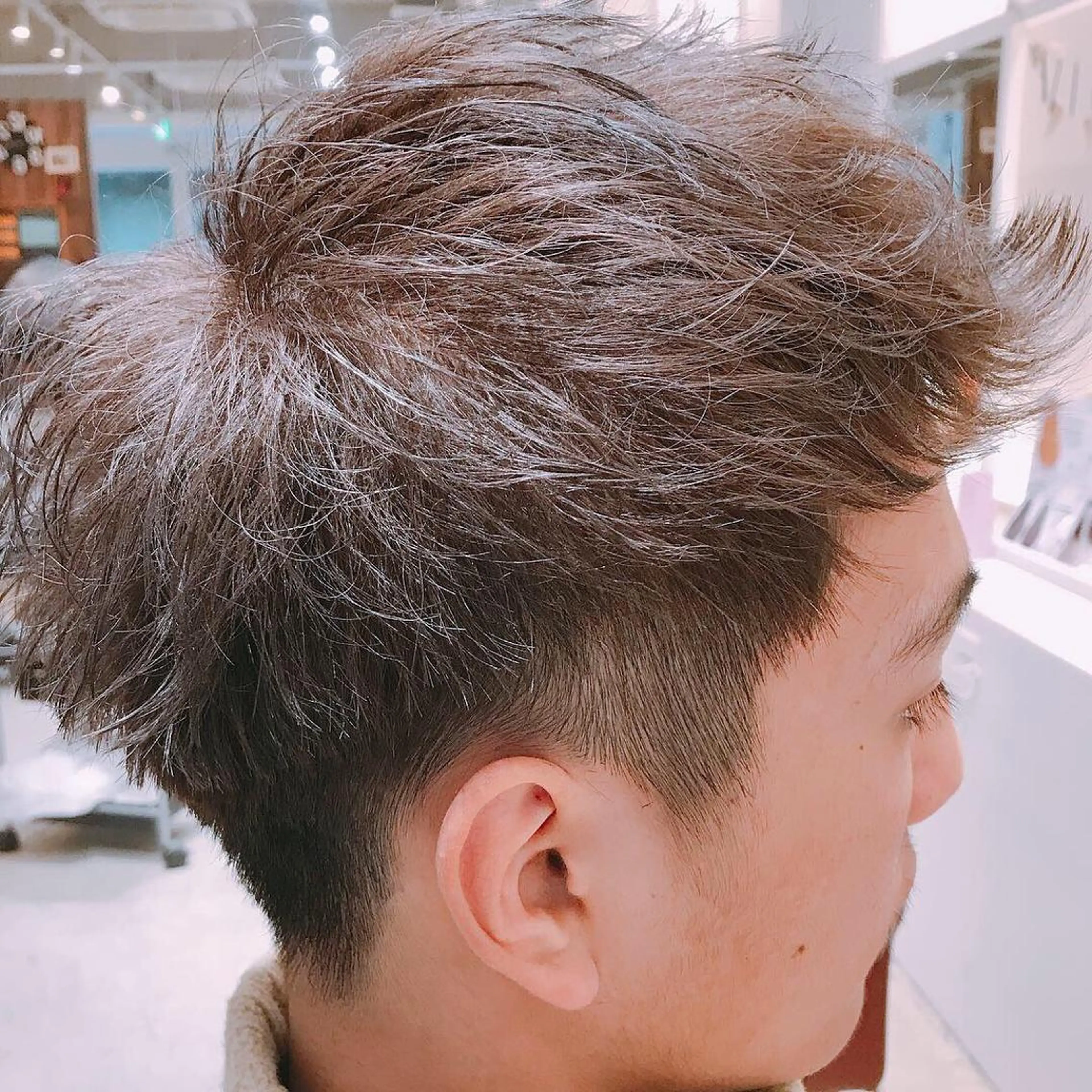 ショート カラー メンズ アップバング ベージュカラー カット ヘアカラー トリートメント 久保亮太 /大人ショートのヘアスタイル