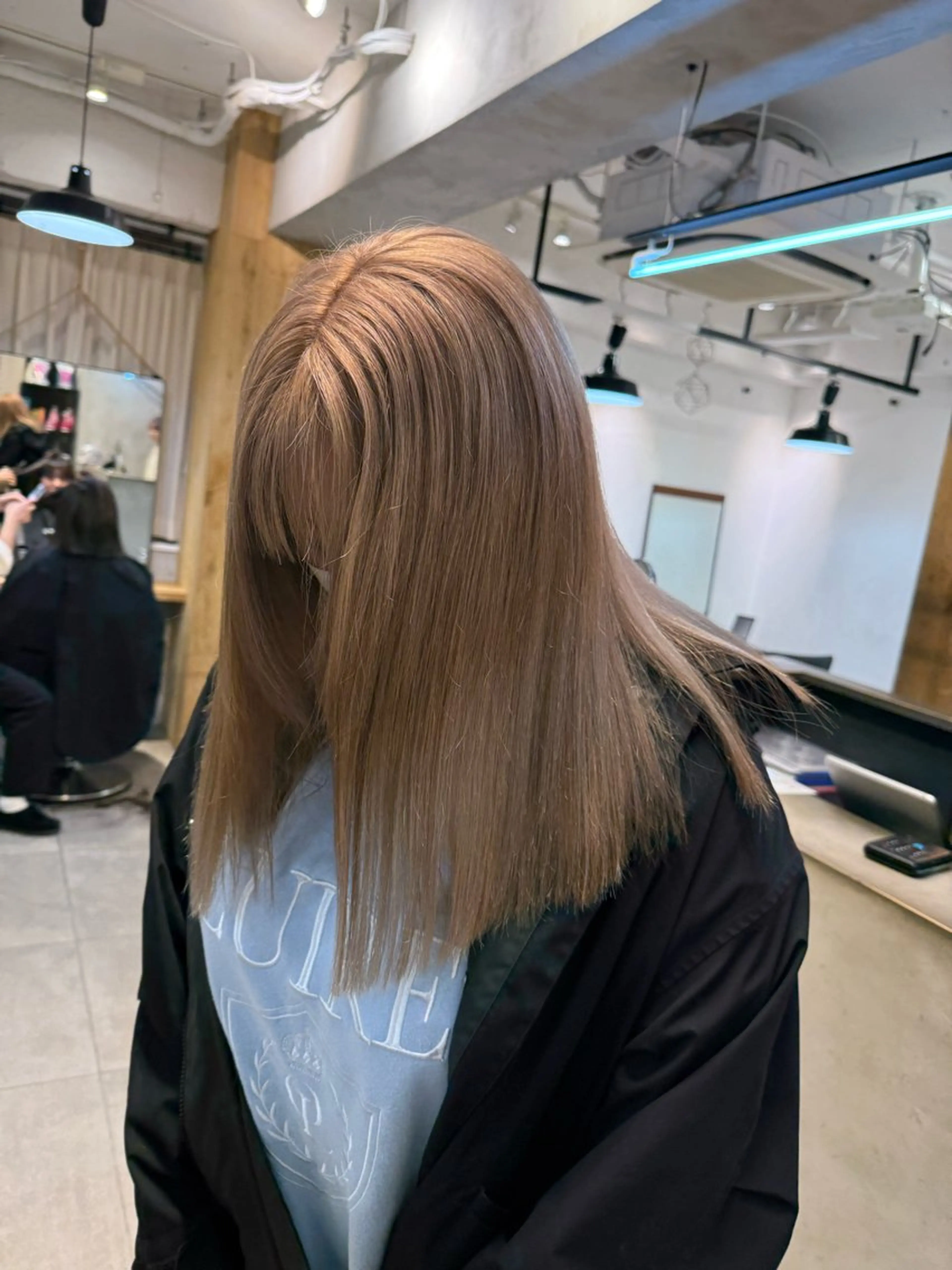 ミディアム カラー ミルクティー× グレージュMOMOのヘアスタイル