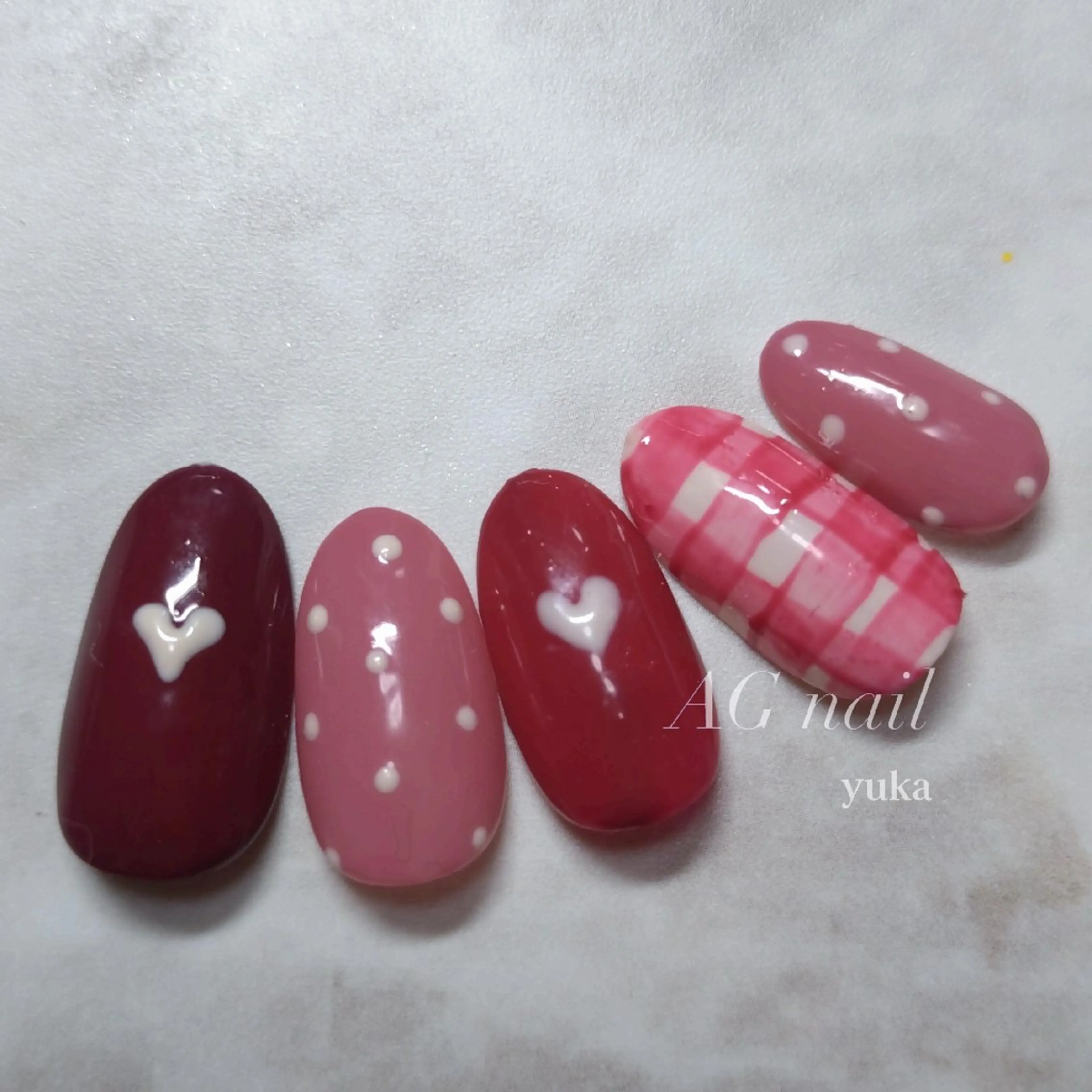 ネイル ドット ハート ピンク 赤色 ハンドネイル AG nail 〚　yuka　〛のネイルデザイン