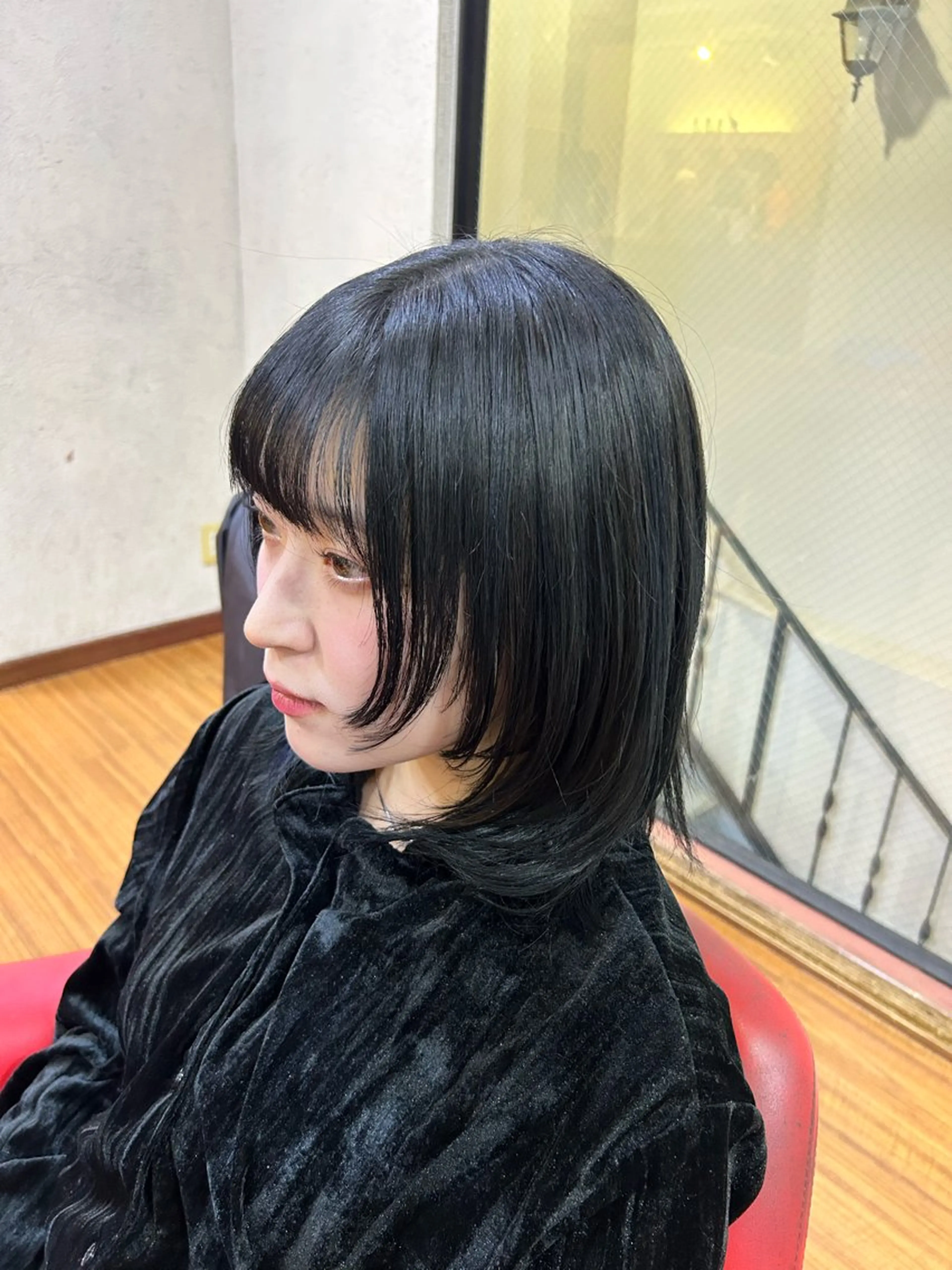 ミディアム カラー 黒髪 ブルーカラー ブルーブラック 透明感カラー 韓国風ヘア SIGMA LATTE所属・光岡 光のヘアスタイル