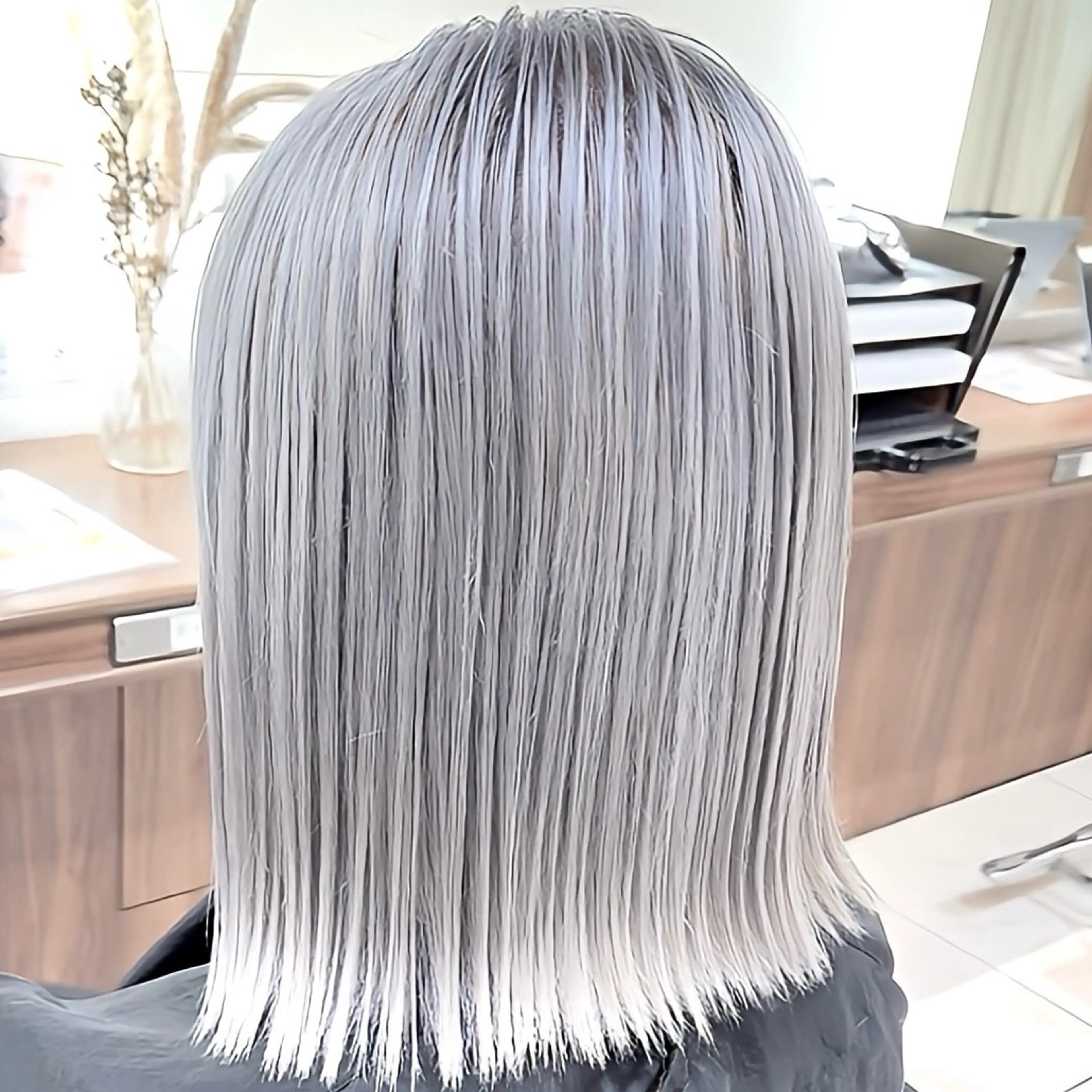 カラー ブリーチ ヘアカラー トリートメント 加藤 芽実のヘアスタイル