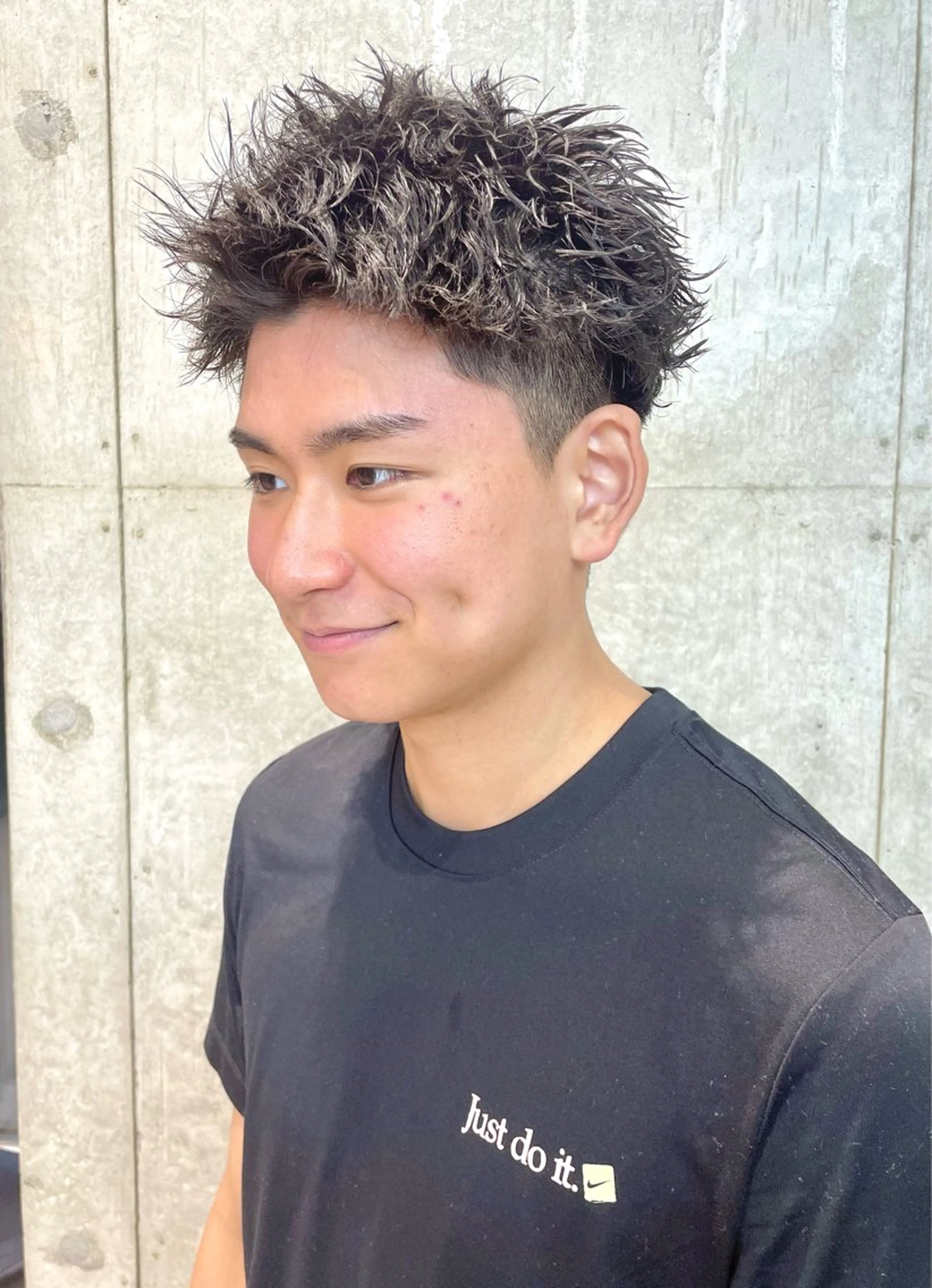 メンズ メンズパーマ スパイキーショート メンズツイストパーマ ツイストパーマ カット パーマ 白濱 友樹のヘアスタイル