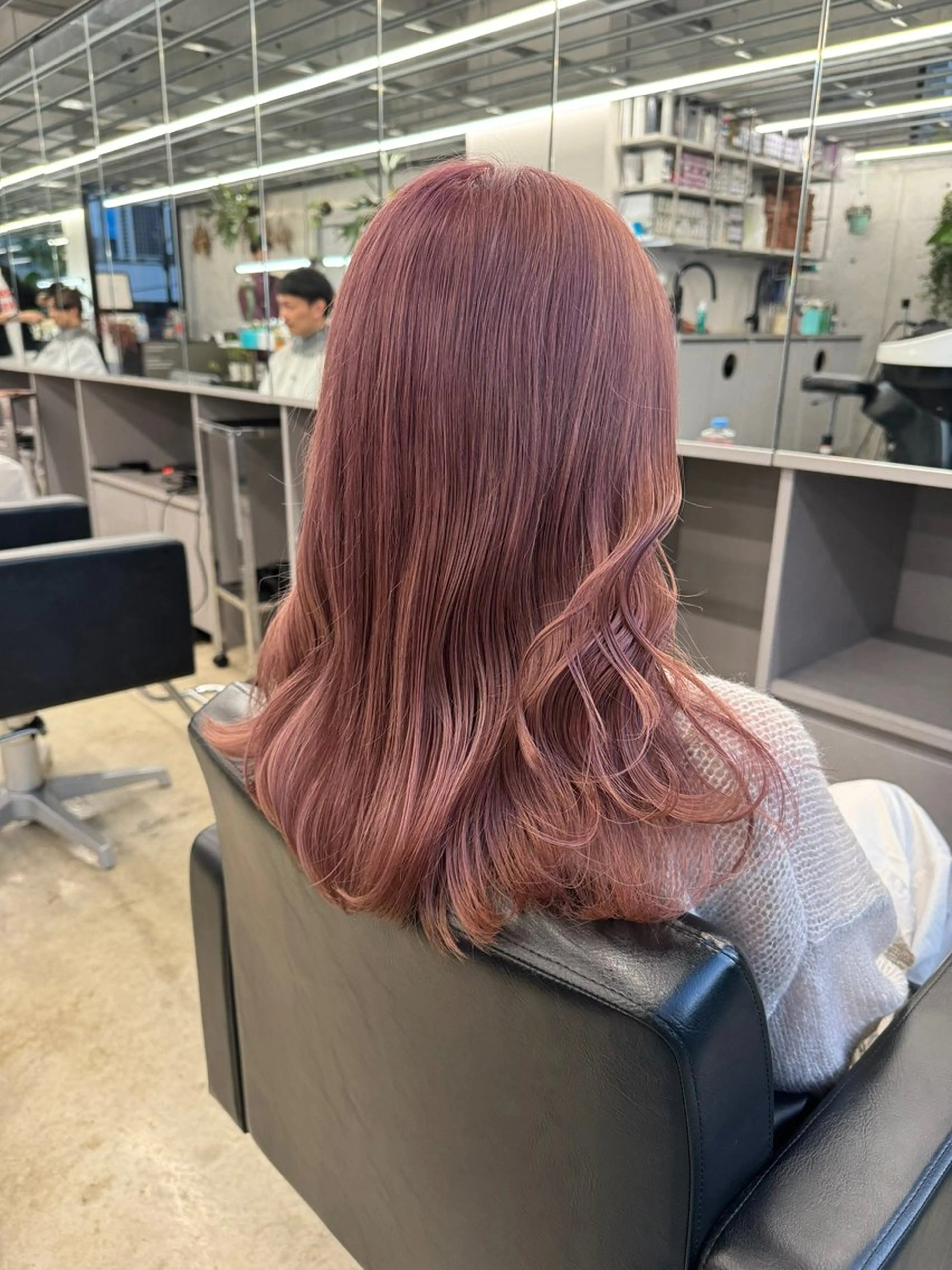 ロング カラー ロングレイヤー アッシュ ベージュカラー ブリーチ ケアカラー ヘアカラー トリートメント レイヤー/梅田/ HIKARU🍀のヘアスタイル