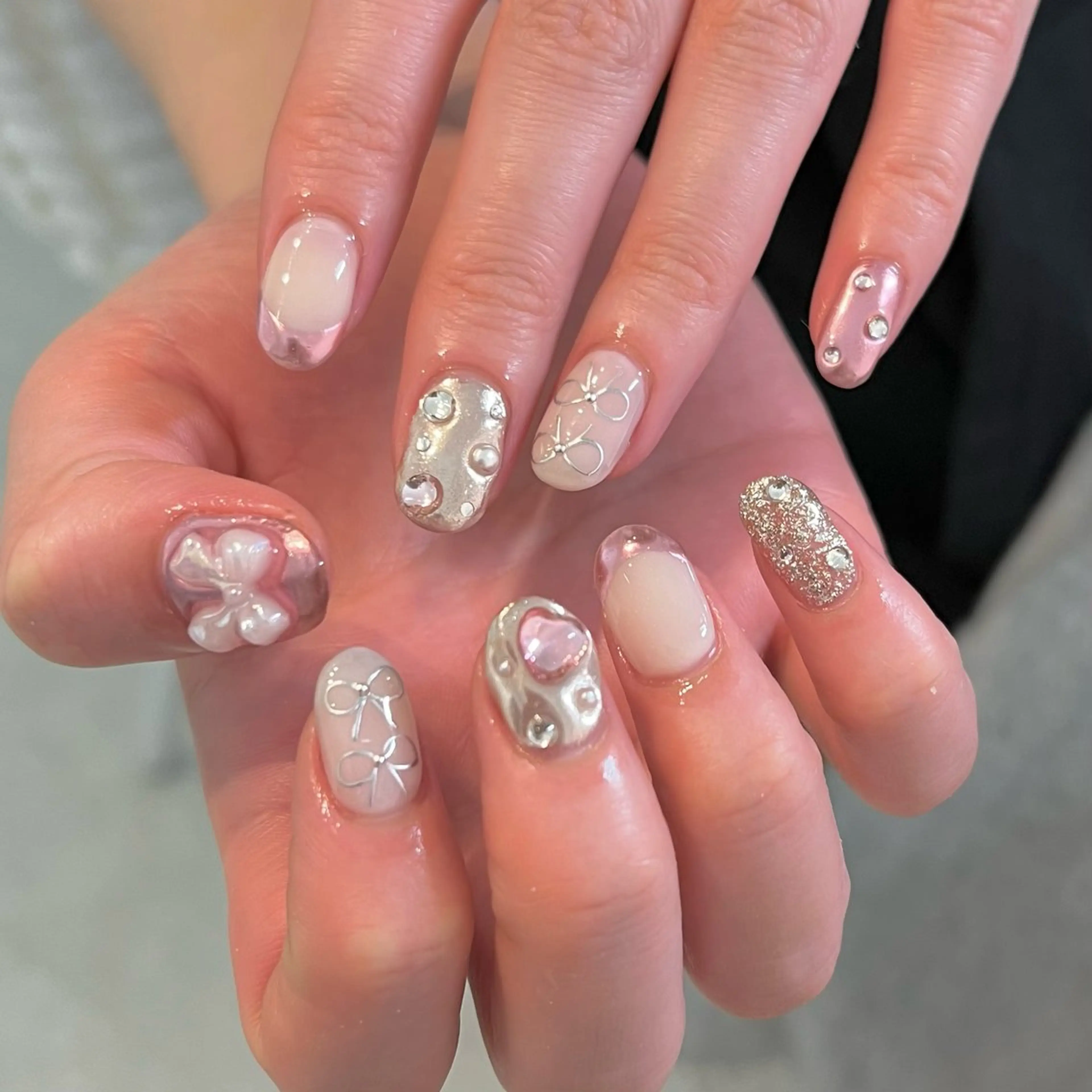 ネイル ハート リボン ハンドネイル sio.nail&eyebrow salon shimokitazawa2号店所属・nailist mana𖤐´-のネイルデザイン