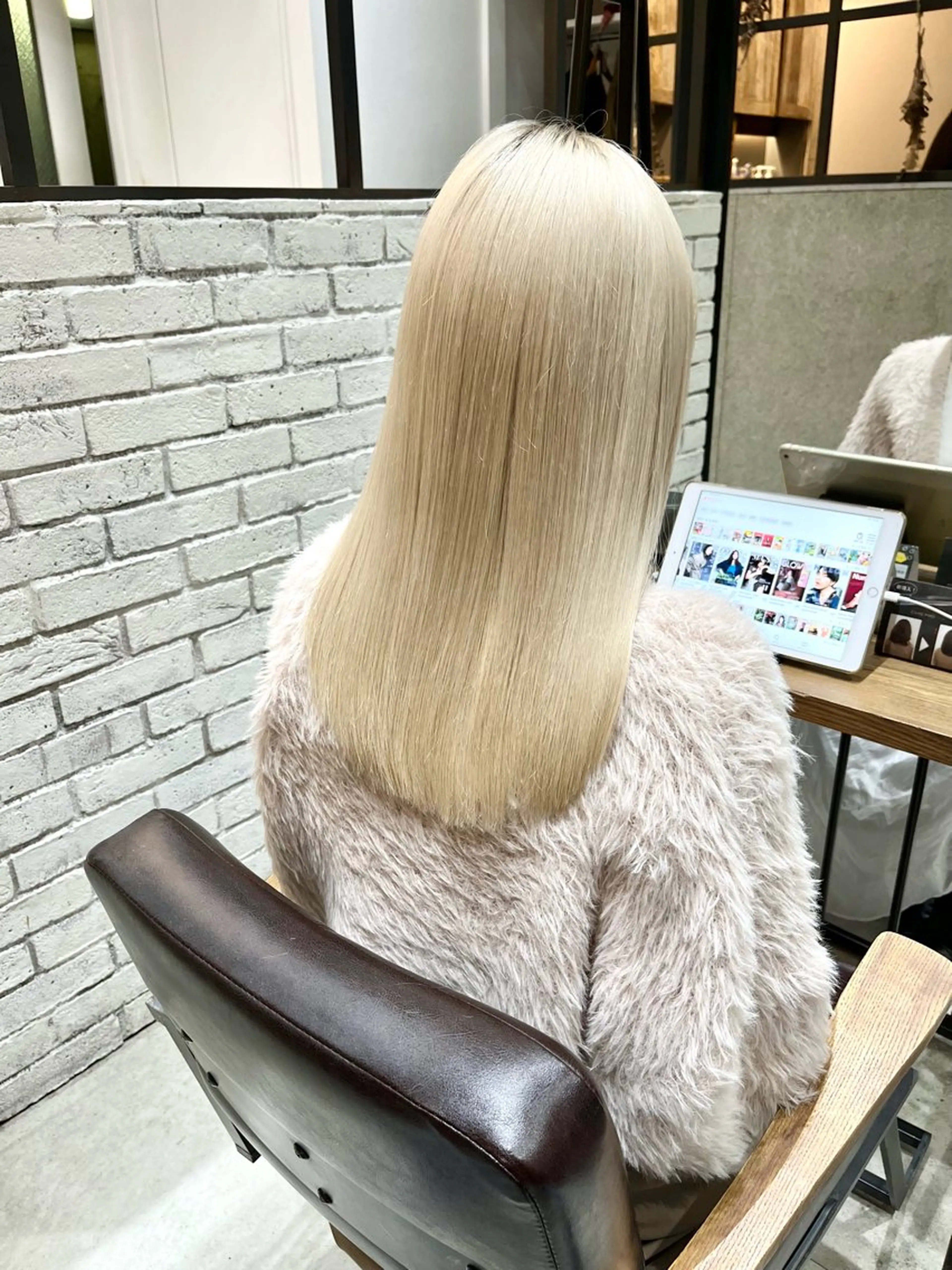セミロング カラー アディクシーカラー ベージュカラー 透明感カラー グレージュ イルミナカラー カット トリートメント 🌈透明感カラー 韓 国ヘアこうたろうのヘアスタイル