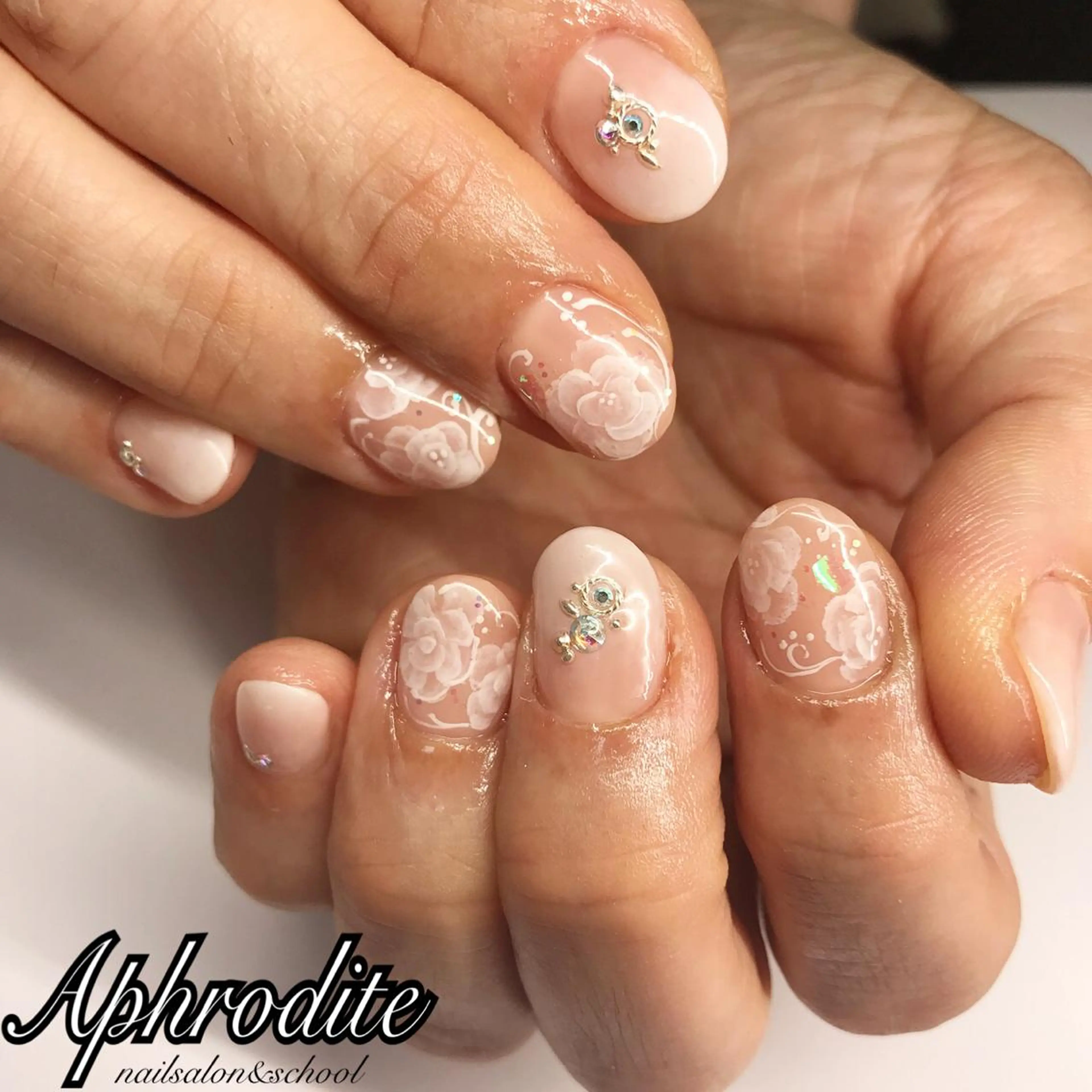 ネイル フラワーネイル ショートネイル APHRODITE Nagisaのネイルデザイン