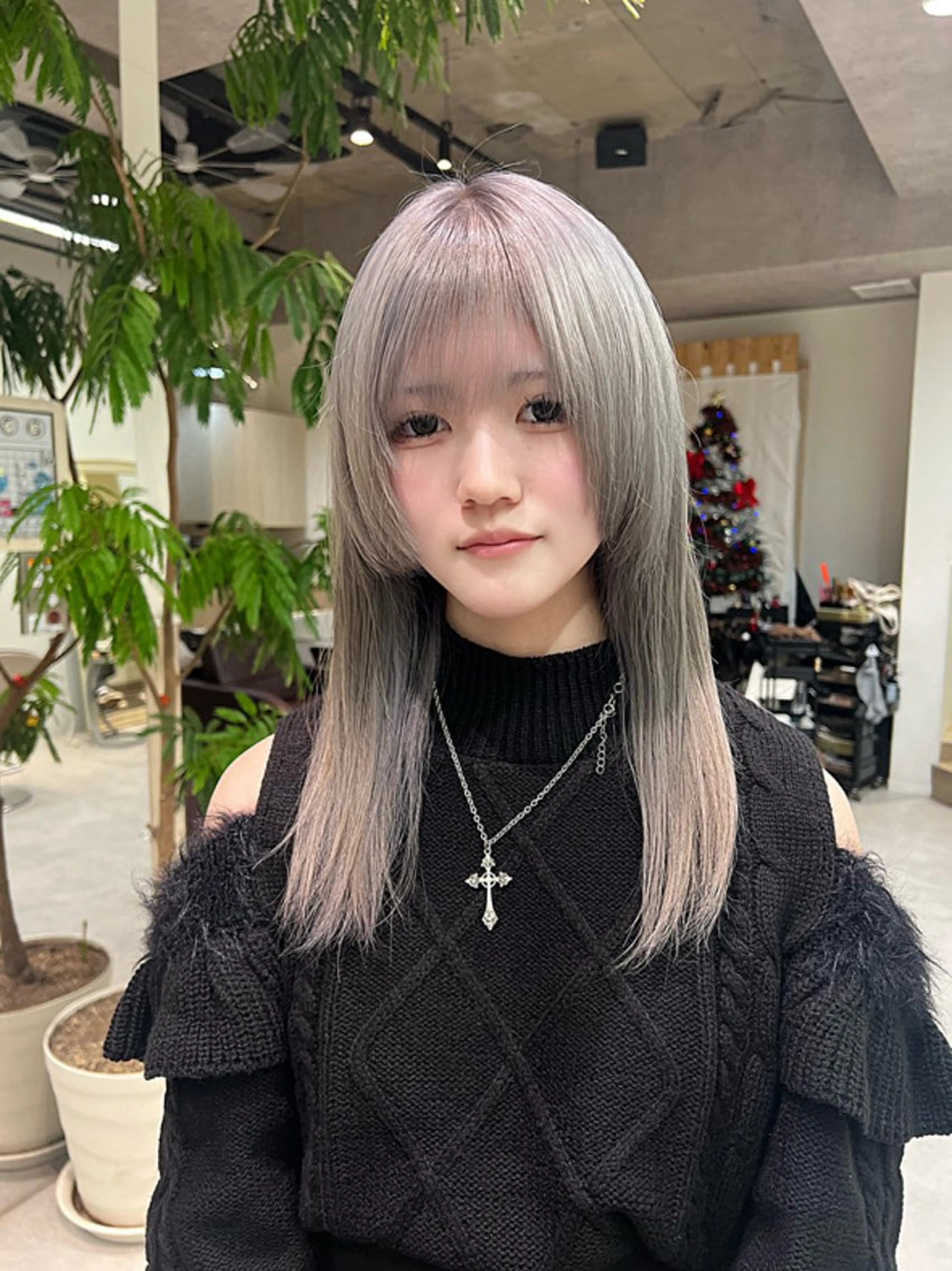 セミロング カラー ヘアカラー トリートメント 中央林間ブリーチ艶髪 髪質改善　縮毛矯正のヘアスタイル