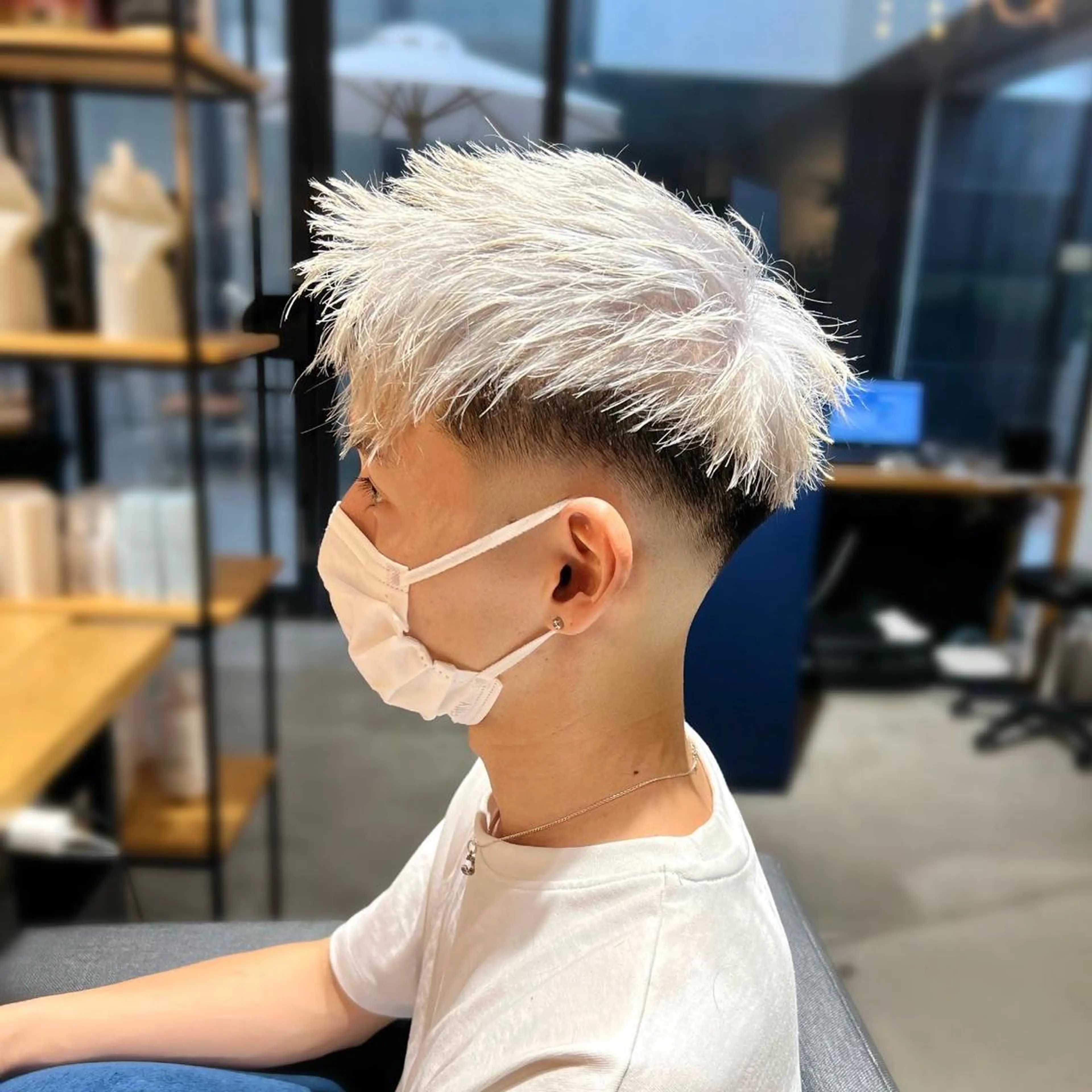 カラー メンズ アッシュ ホワイトアッシュ カット ヘアカラー トリートメント メンズ専門　井藤 雅也のヘアスタイル