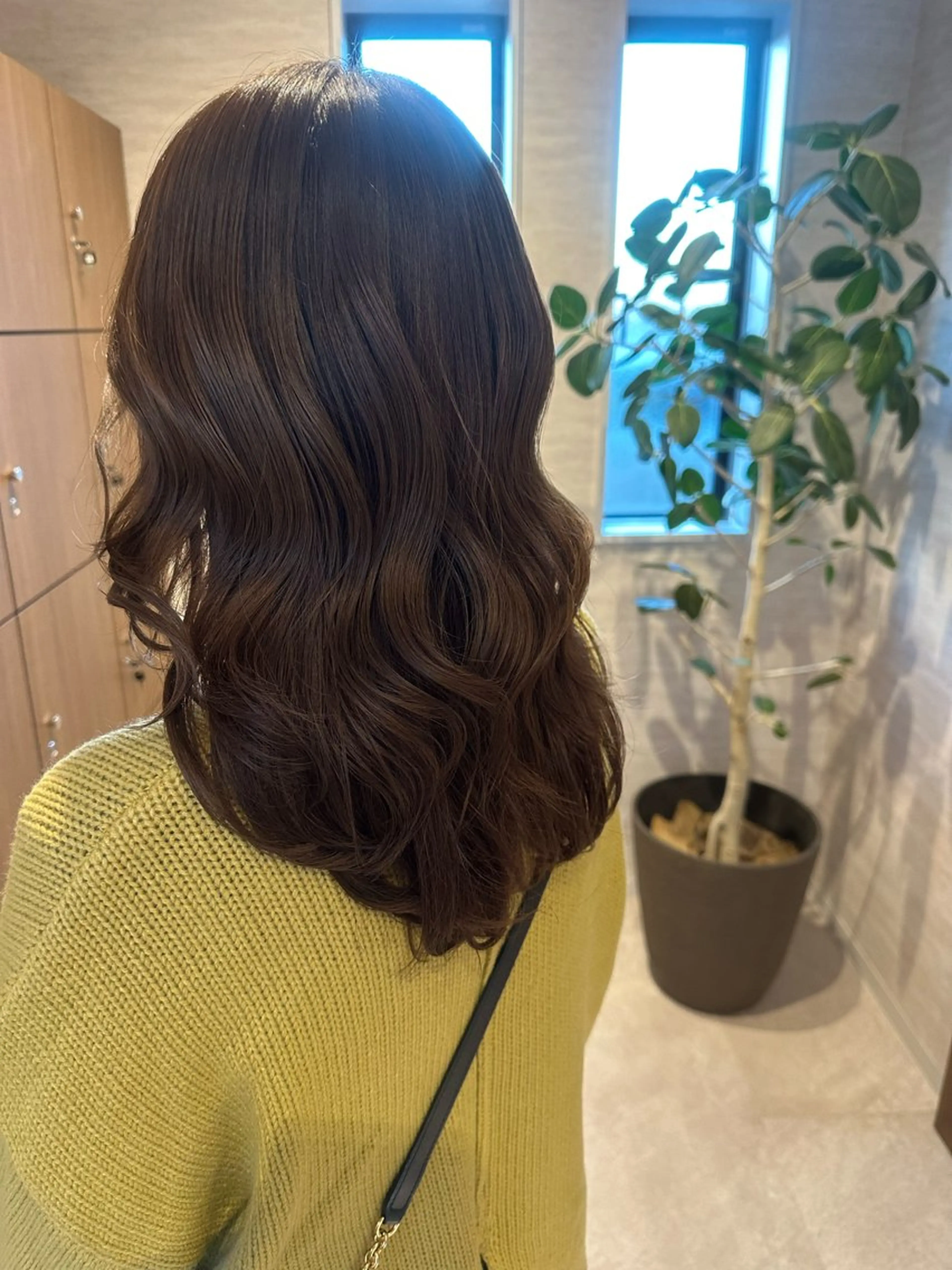 セミロング 韓国風ヘア レイヤーカット LEPIA名古屋駅前店所属・和田 侑里香のマツエク・マツパデザイン