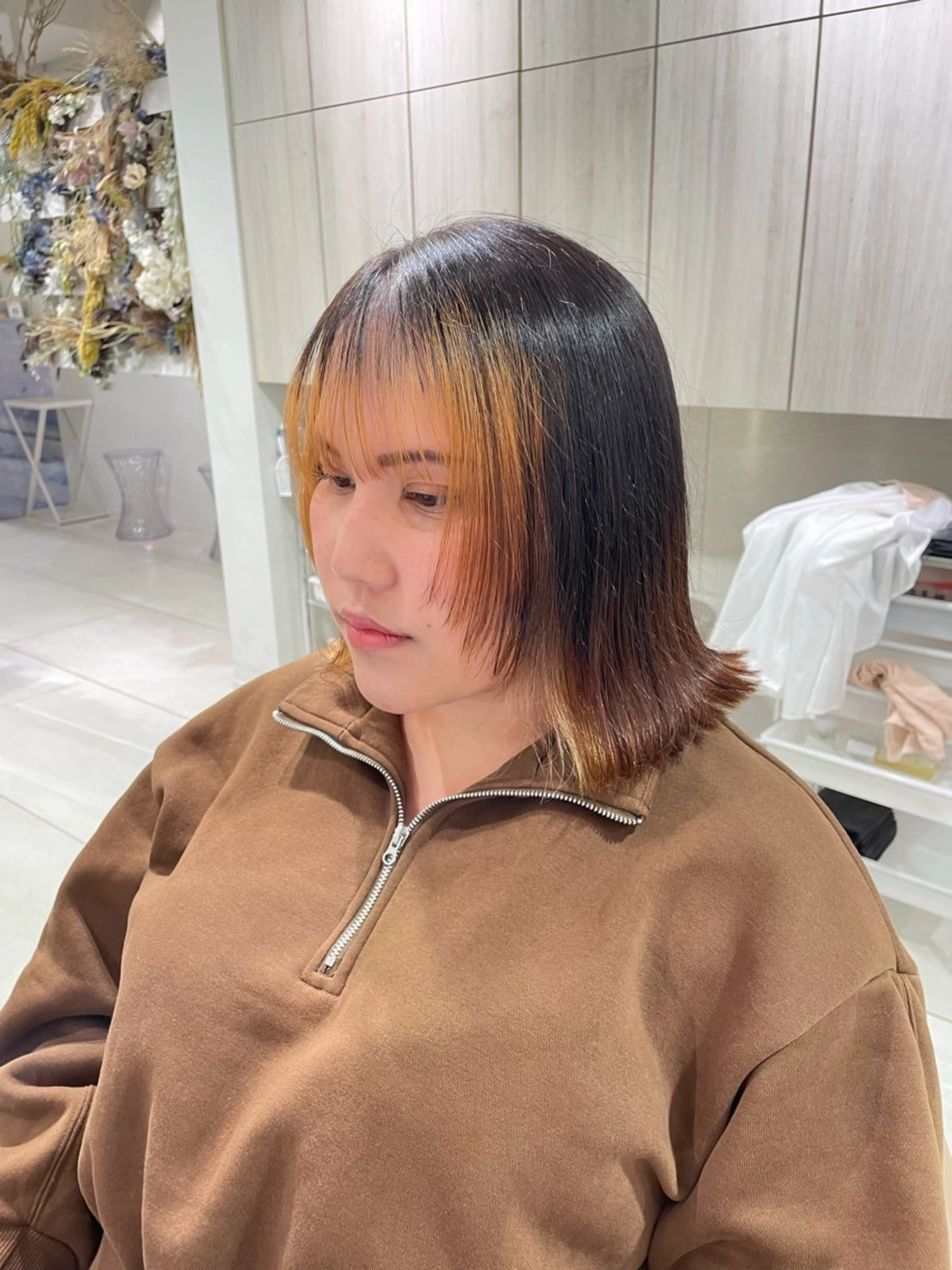 ミディアム レイヤーカット 外ハネヘア Hair salon　Sui所属・コテ巻き風パーマ 暖色カラー/伊藤菜月のヘアスタイル