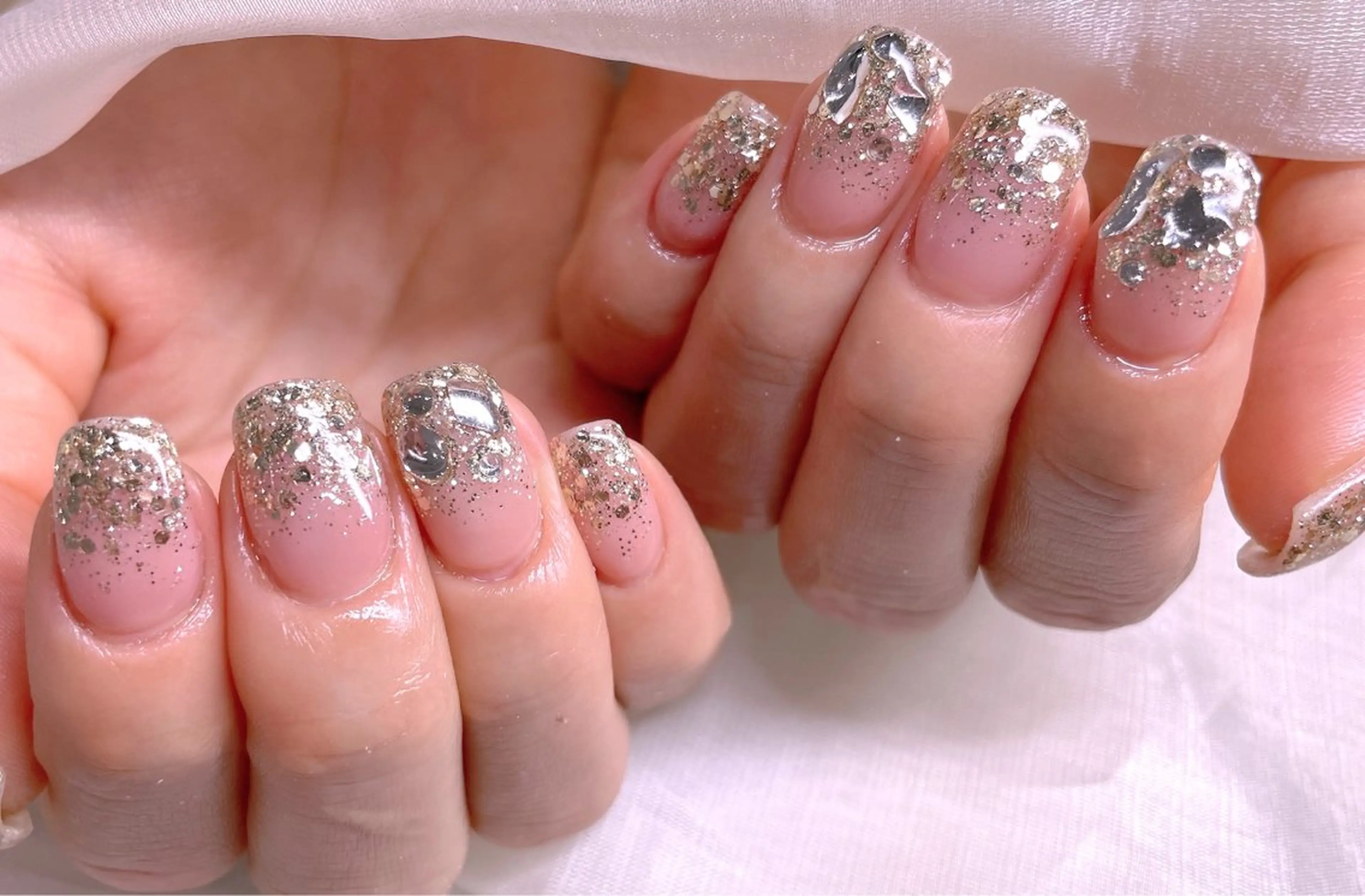 ネイル ブルー チークネイル フレンチネイル ハート ホログラムネイル ハンドネイル 美爪パラジェル導入店 Sunnilyのネイルデザイン