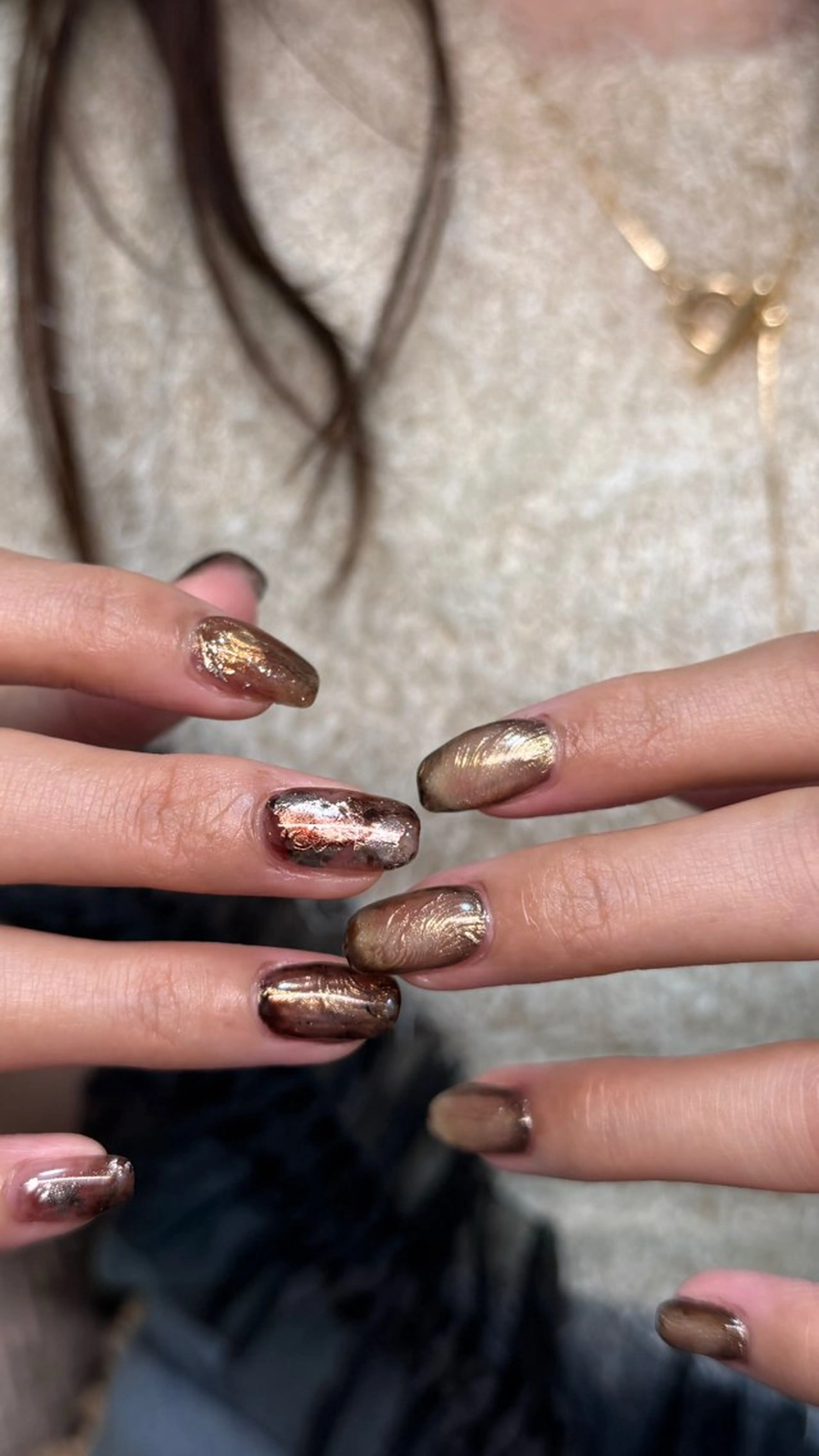 ネイル ブラウン ミラーネイル ニュアンスネイル シルバー ハンドネイル pointillé .ayaのネイルデザイン