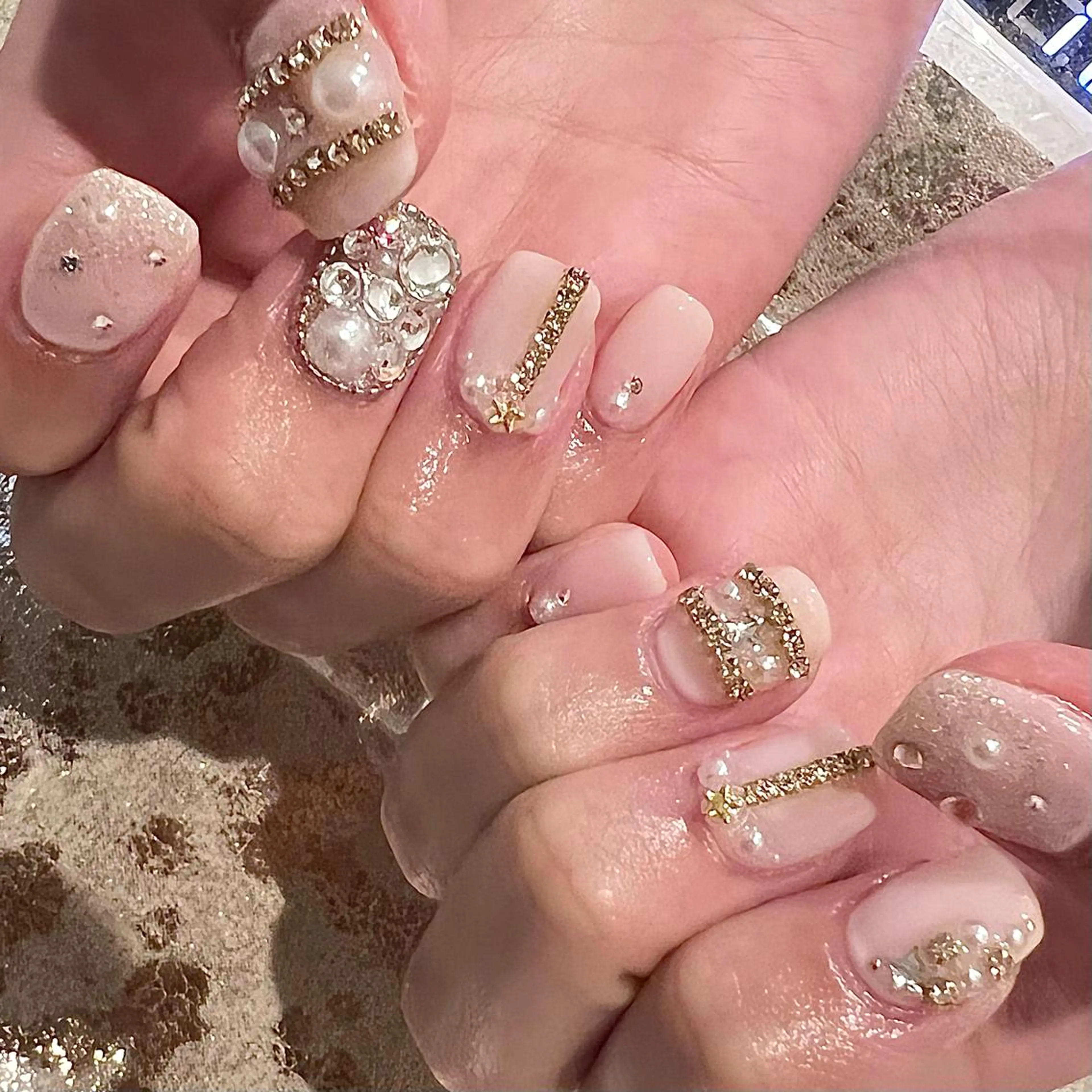 ショート ネイル キラキラネイル ハンドネイル H🌺 NAILのネイルデザイン
