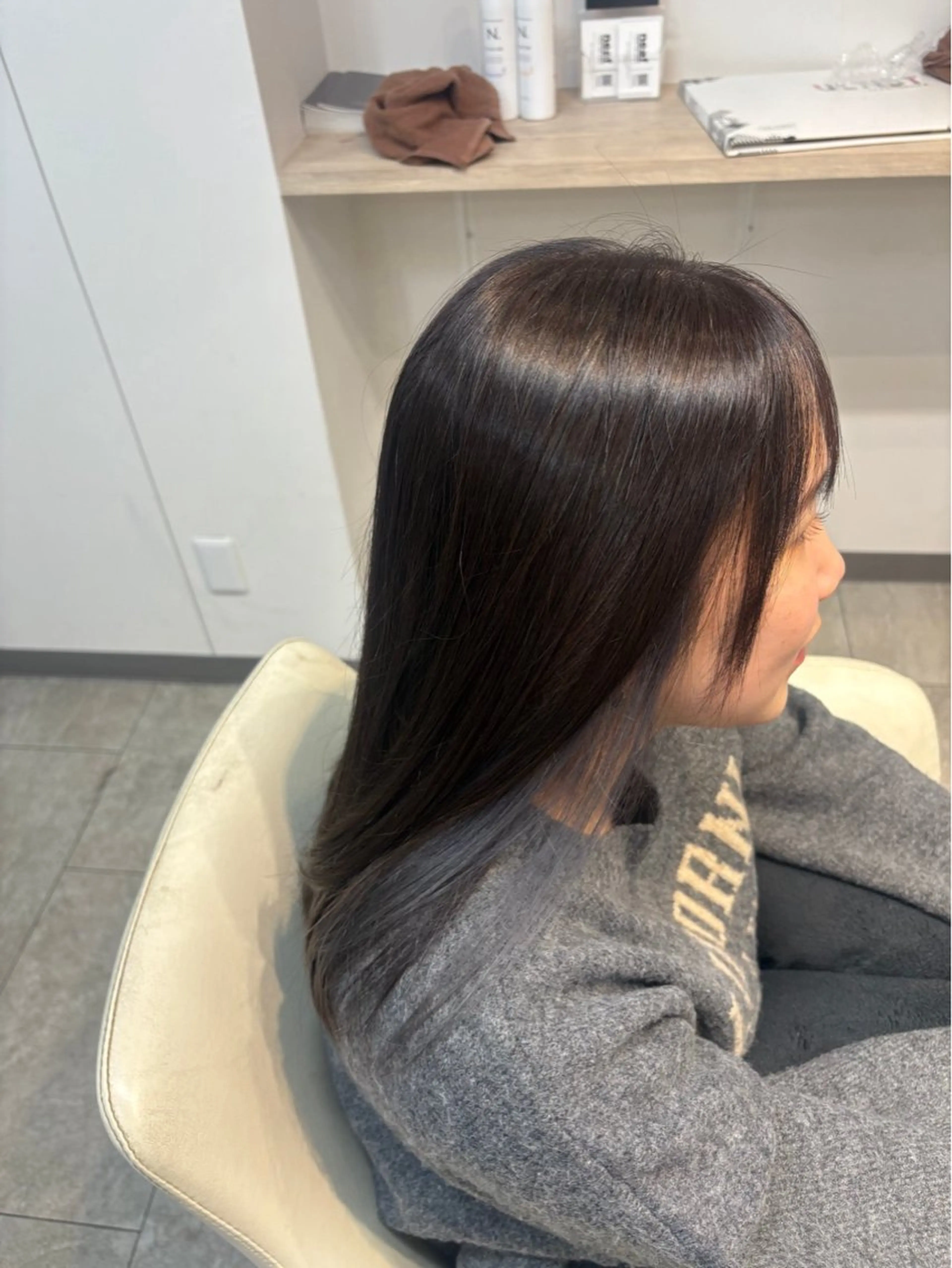 セミロング カラー イヤリングカラー neaf 六本木店所属・六本木🩷ハイライト 望月彩音のヘアスタイル