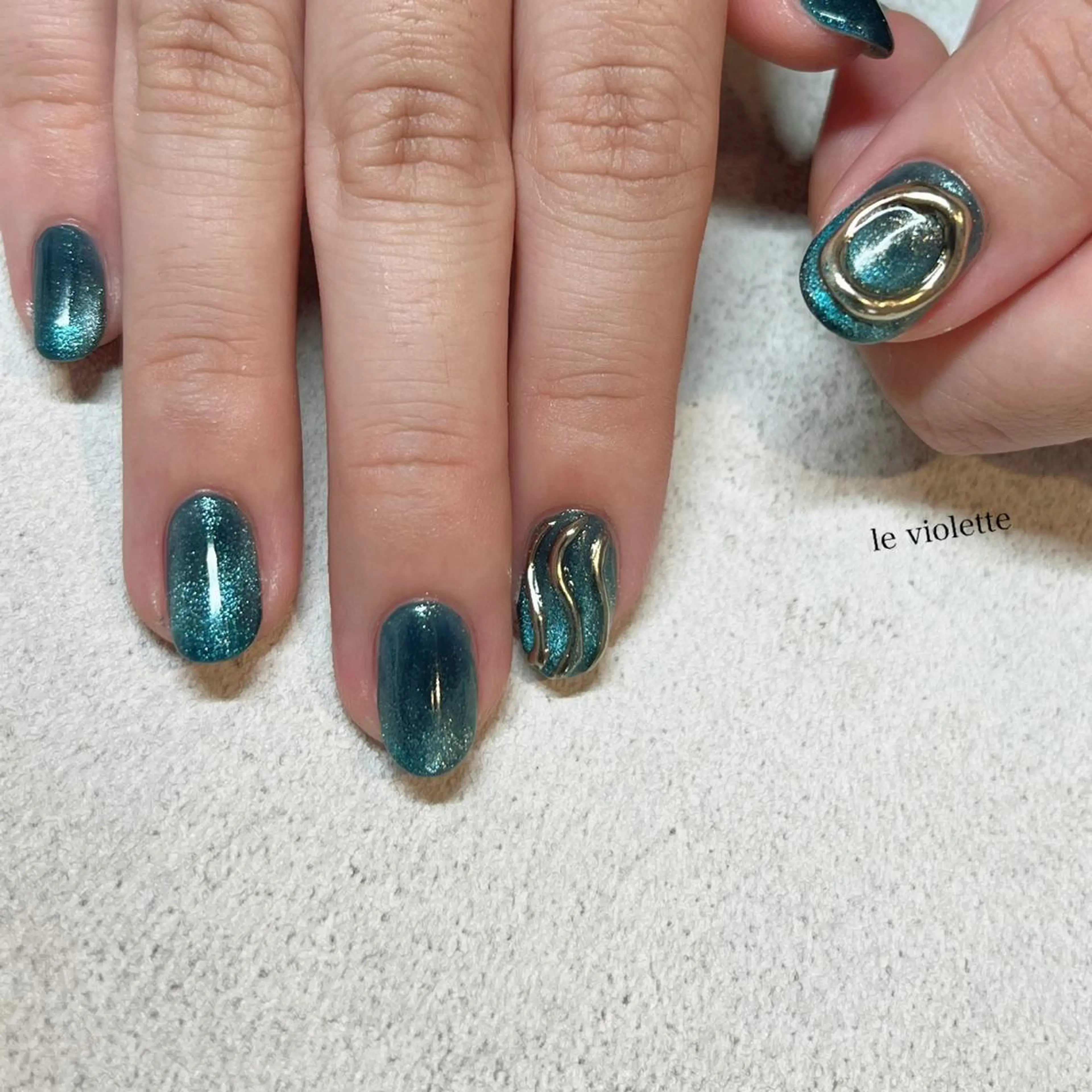 ミディアム ハンドネイル le violette所属・le violetteのネイルデザイン