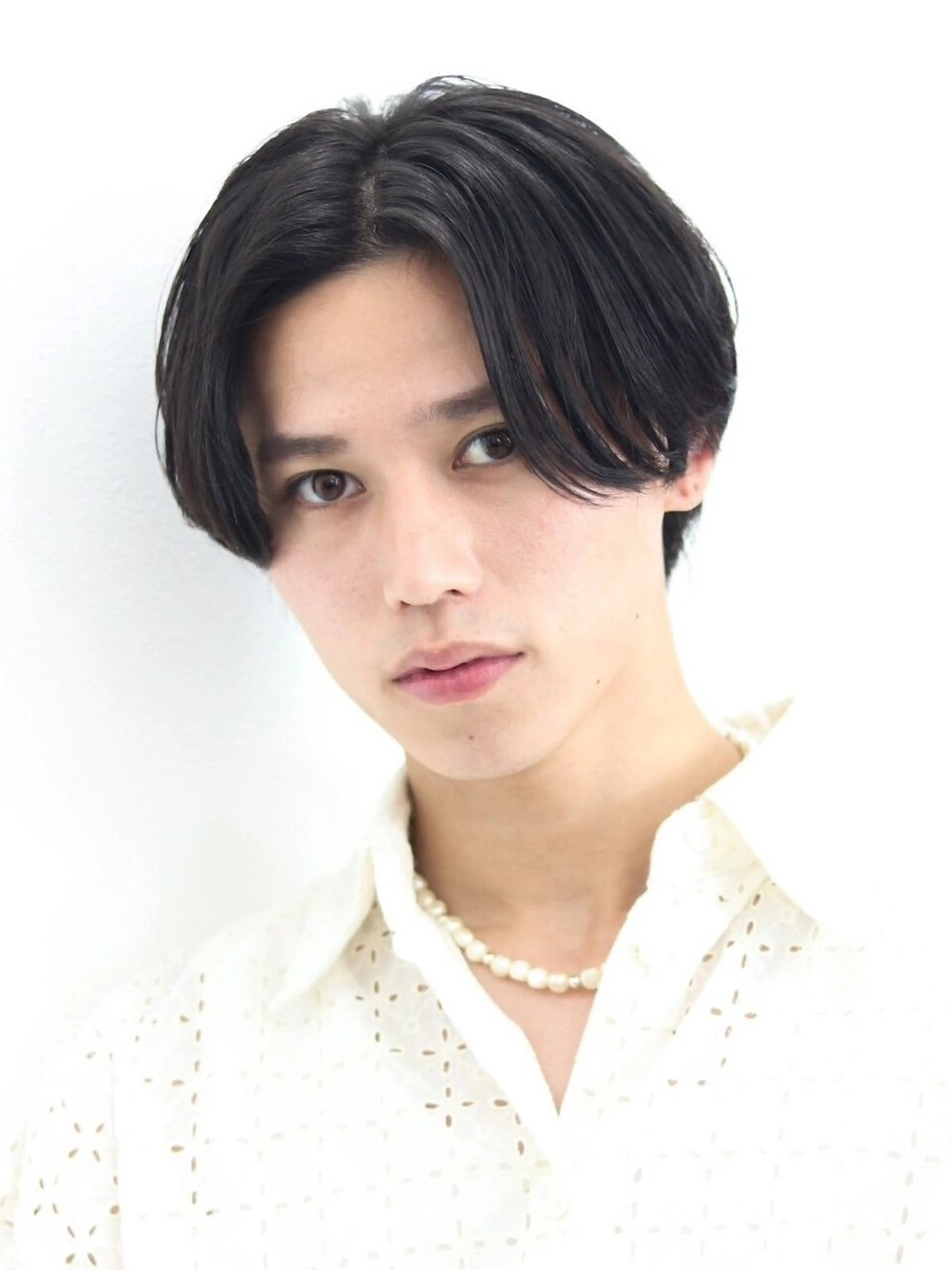 メンズ 西口徒歩20秒　寒色 カラーミディアムヘアのヘアスタイル