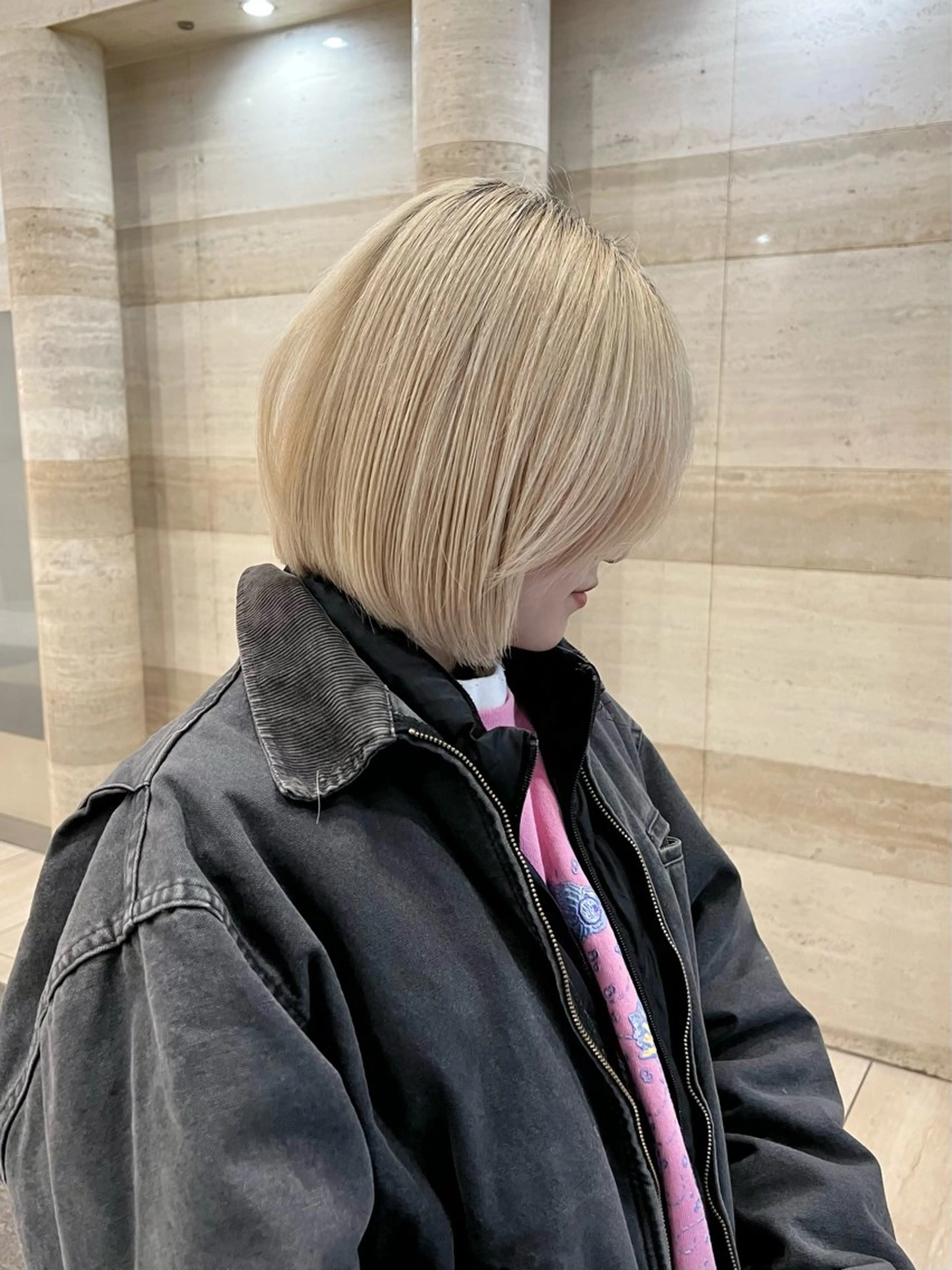 ショート カラー Via  京都烏丸所属・ハイトーン/ブロンド /レイヤー/りなのヘアスタイル