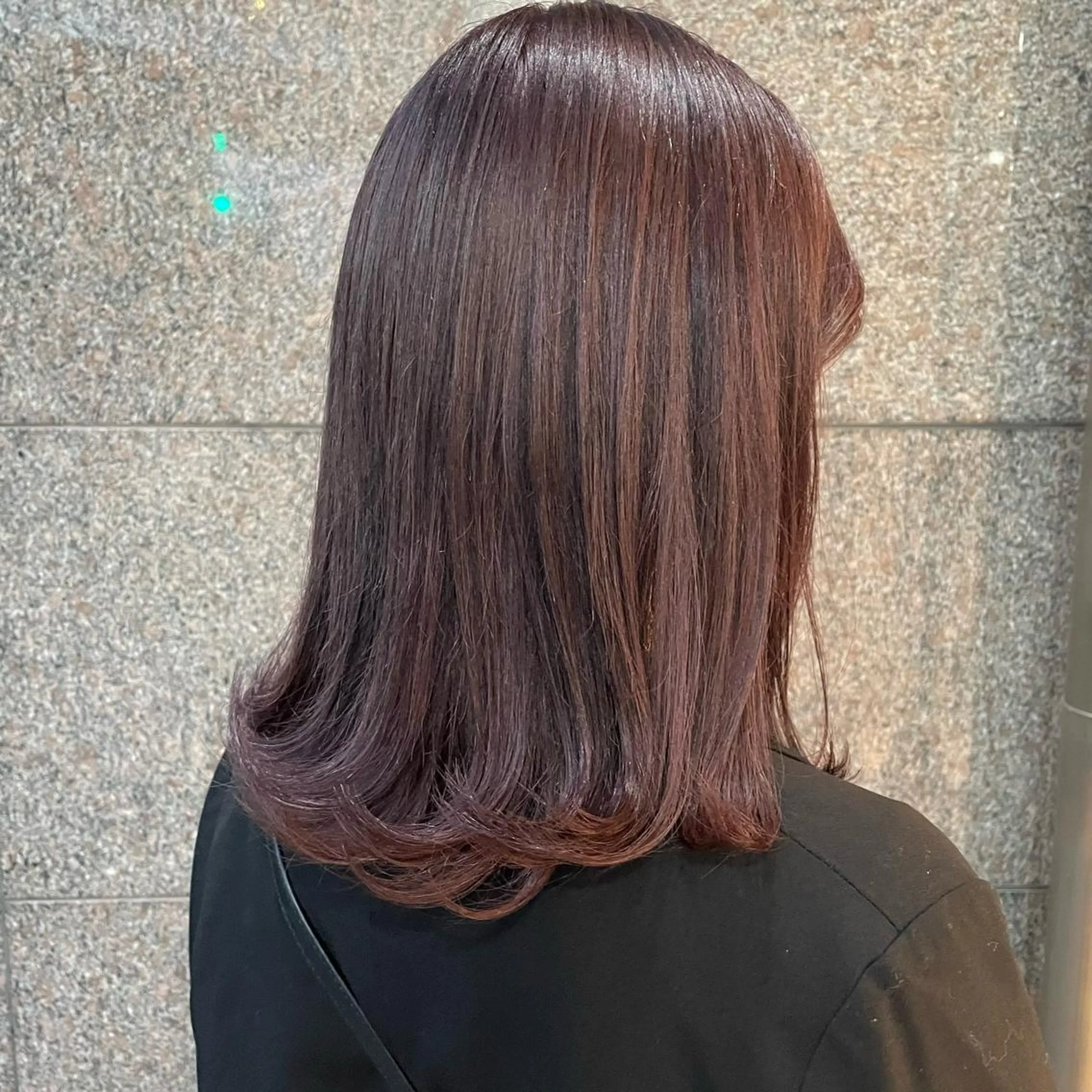 カラー BLANCA　HAIR西尾所属・新納 杏奈のヘアスタイル