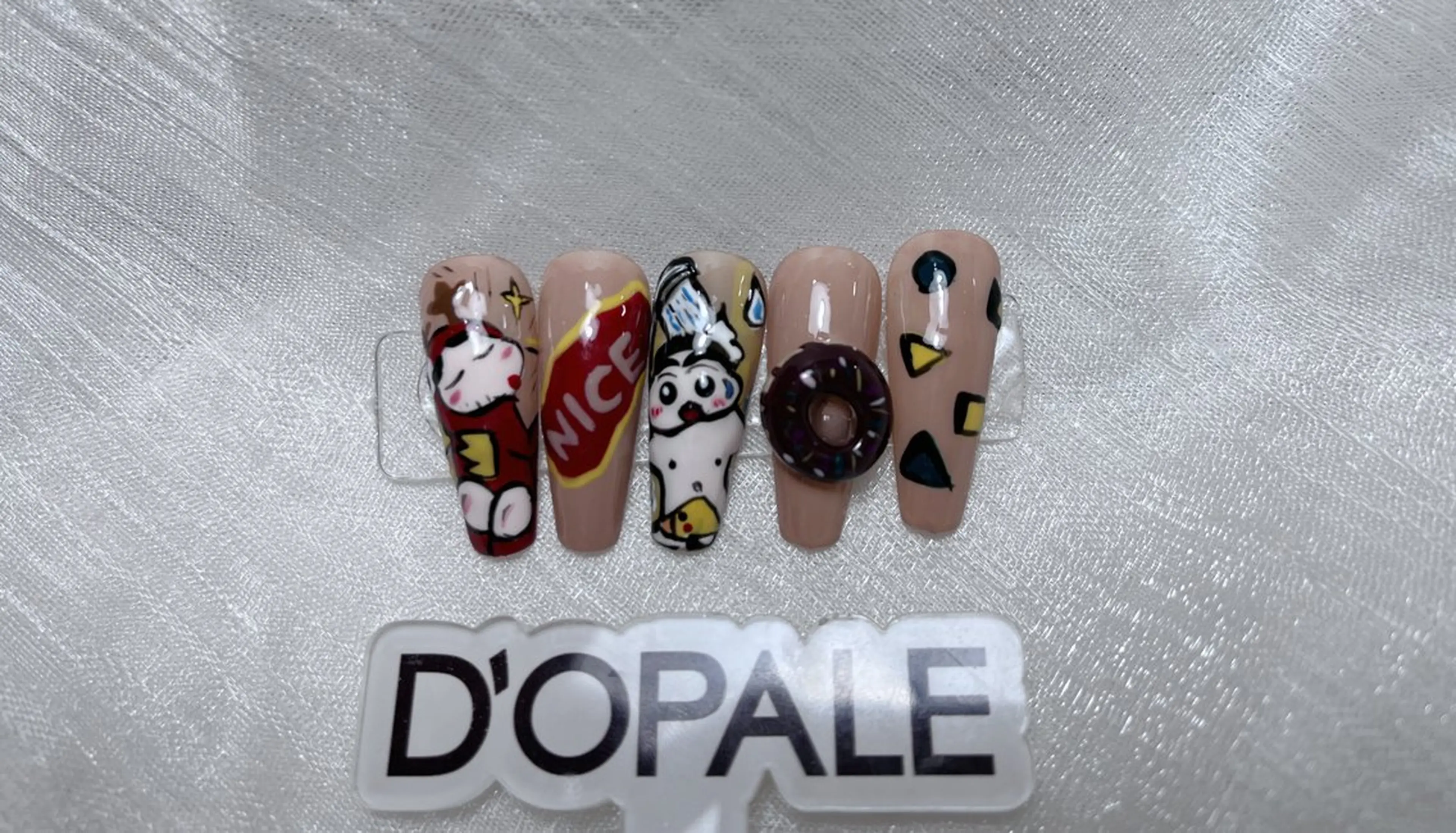 ネイル DOPALE、もも 彦奇のネイルデザイン