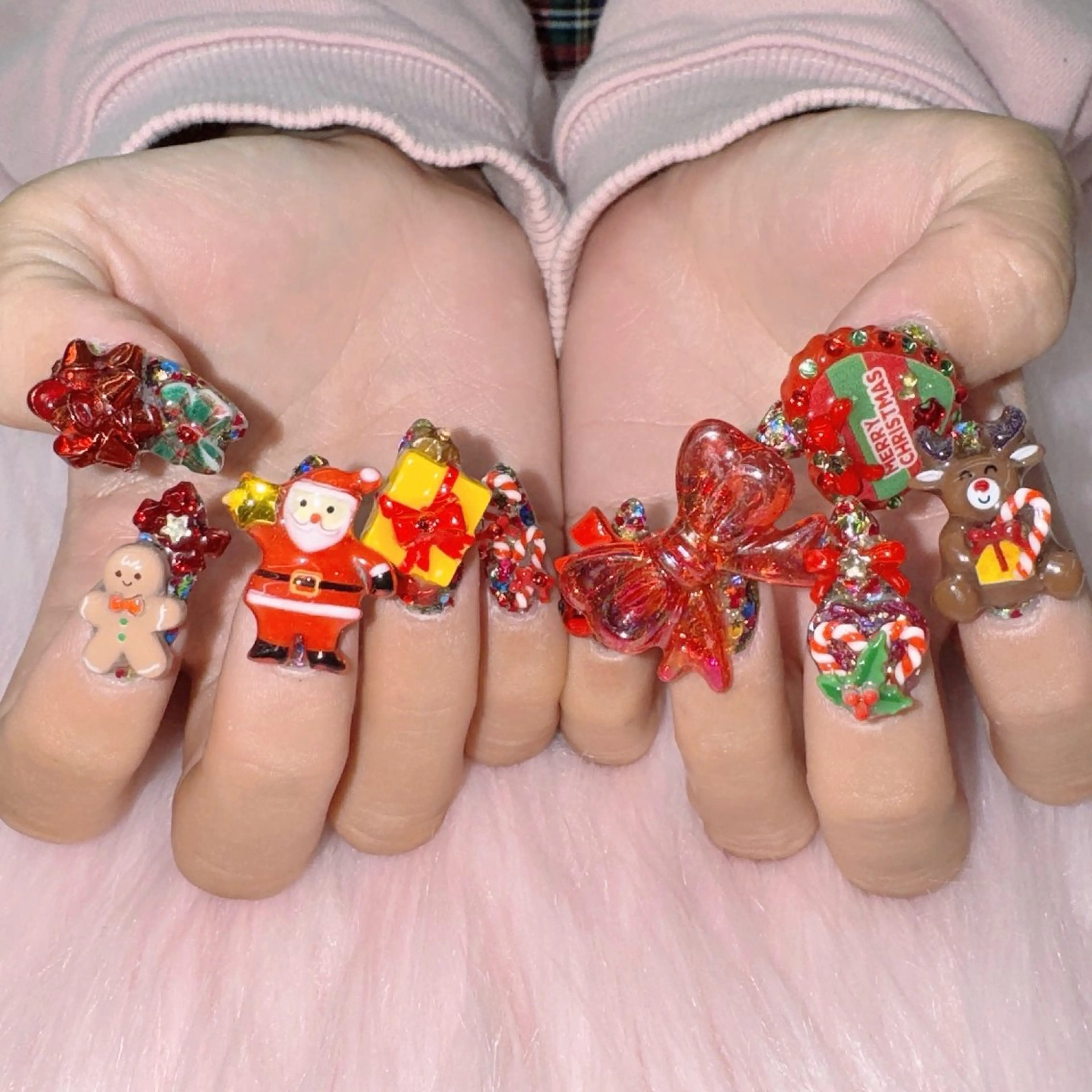ネイル 冬ネイル クリスマス ハンドネイル RIEKO🍒 ワンホン♡推しネイルのネイルデザイン
