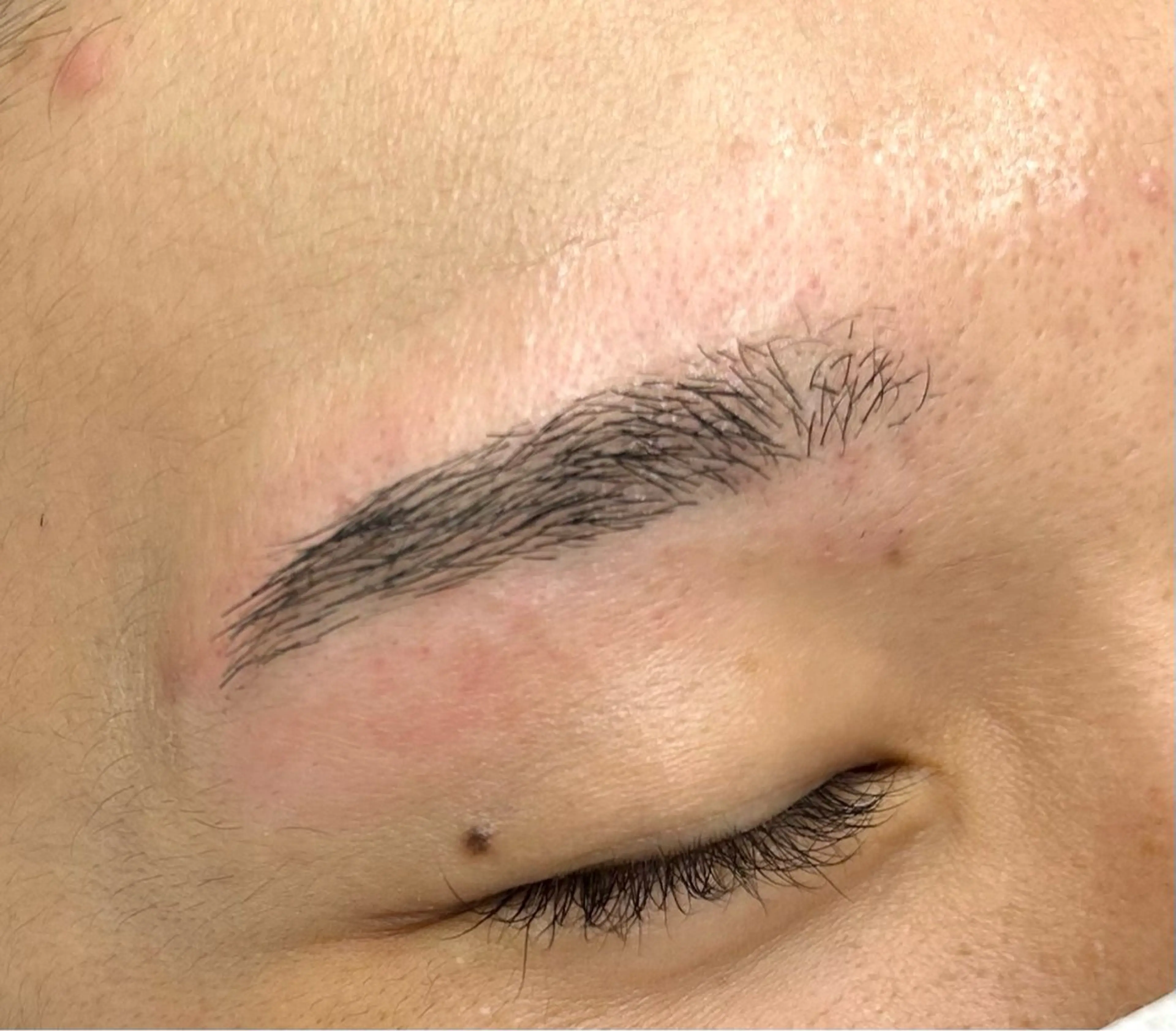 アイブロウ メンズアイブロウ 眉毛ワックス脱毛 ワックス脱毛 ちょめ/八王子 ZEST emuのヘアスタイル